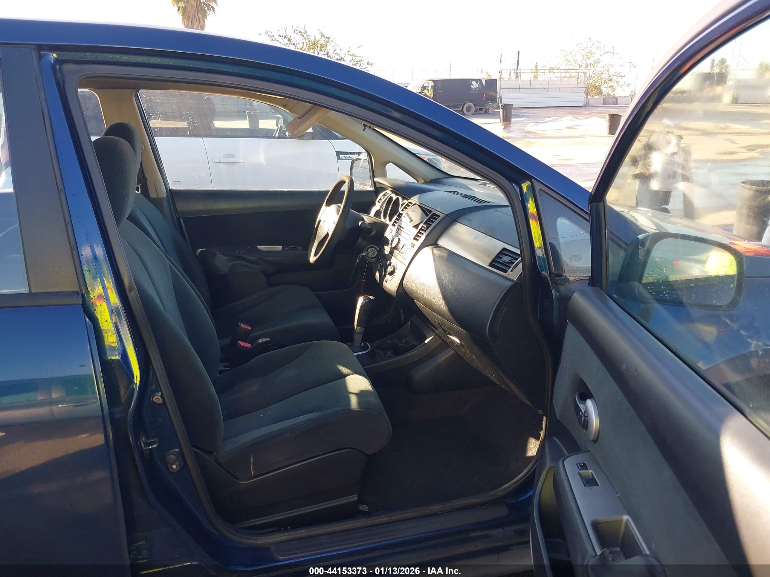 NISSAN VERSA image 5