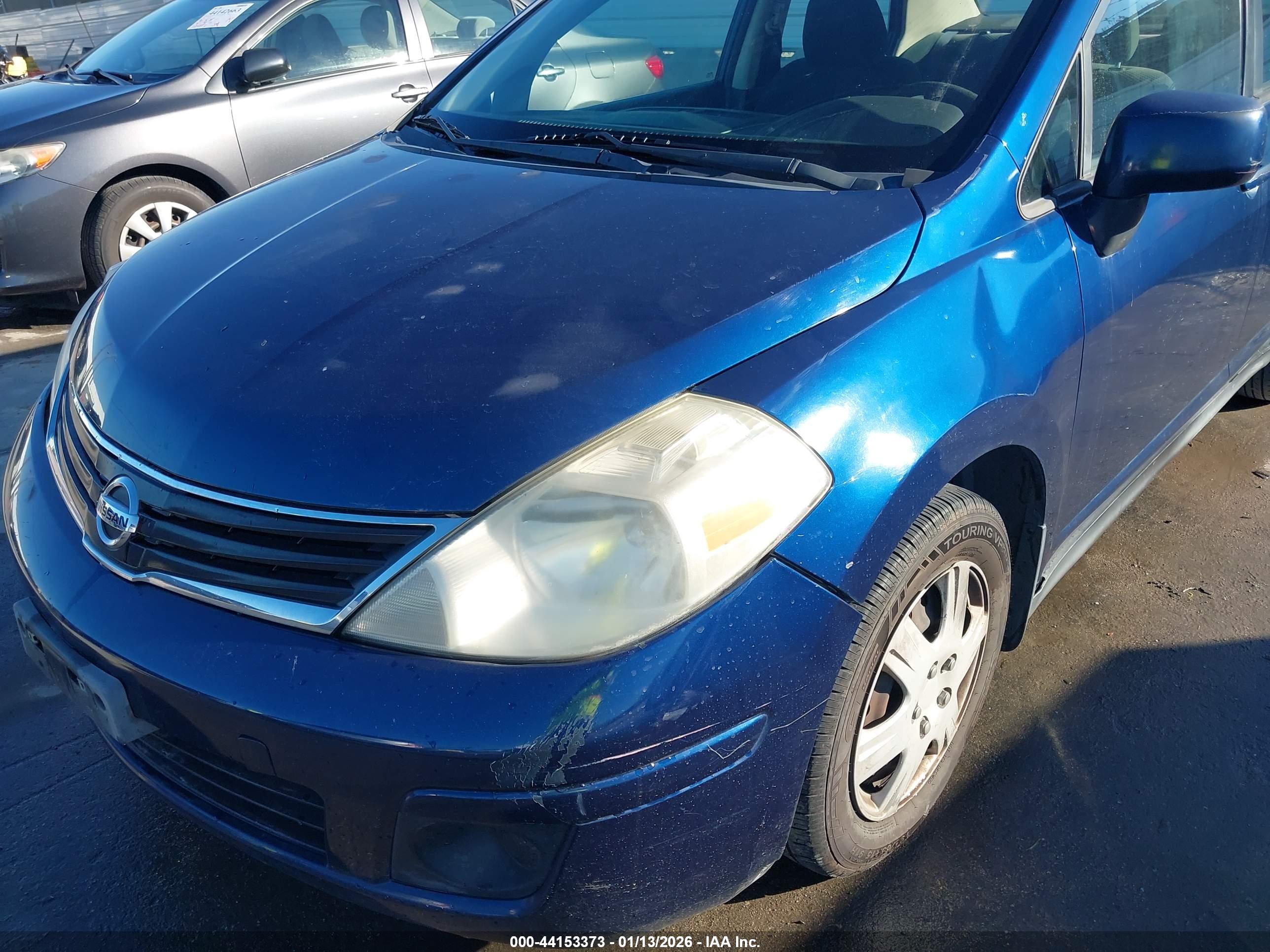 NISSAN VERSA image 6