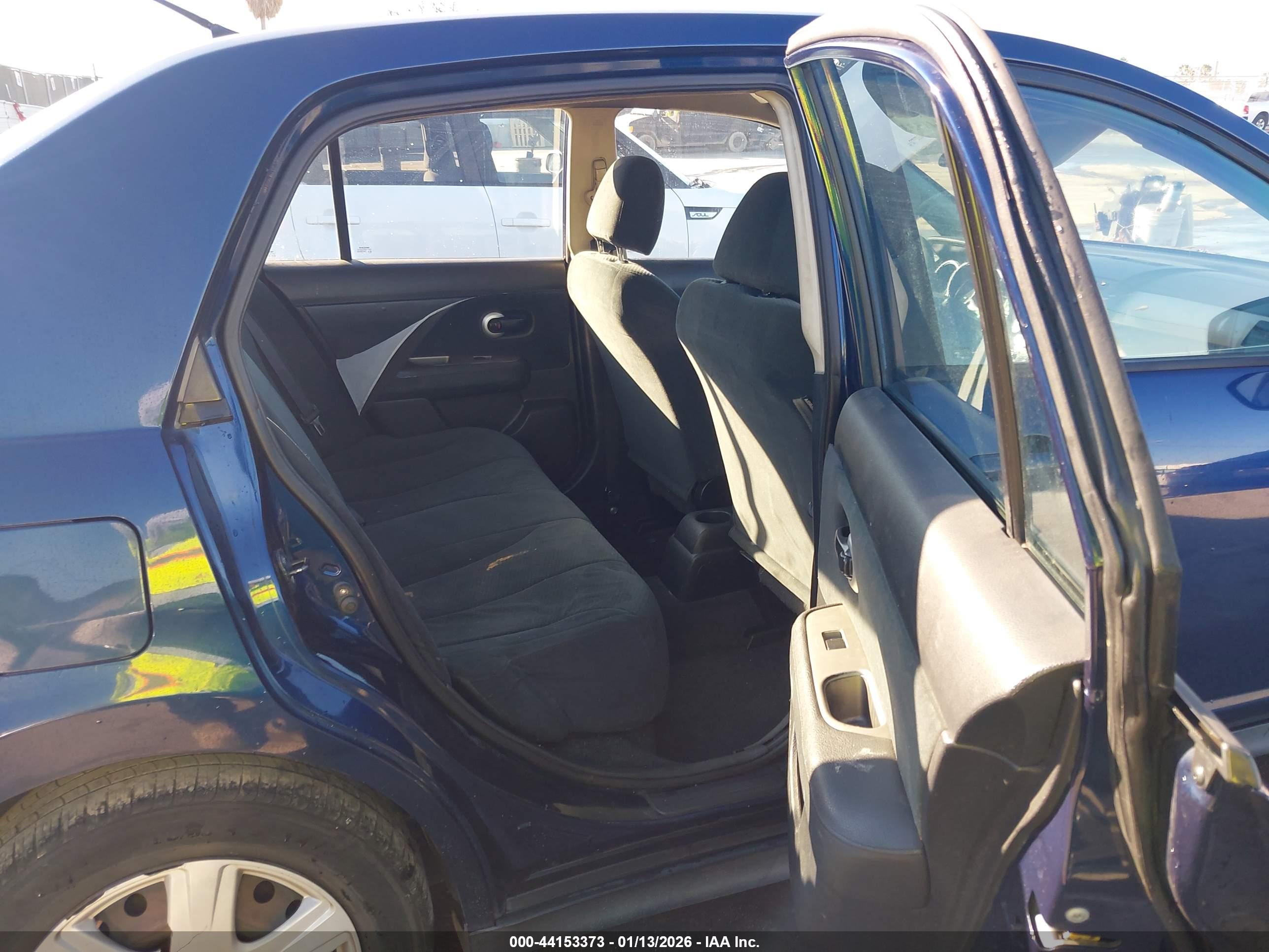 NISSAN VERSA image 8