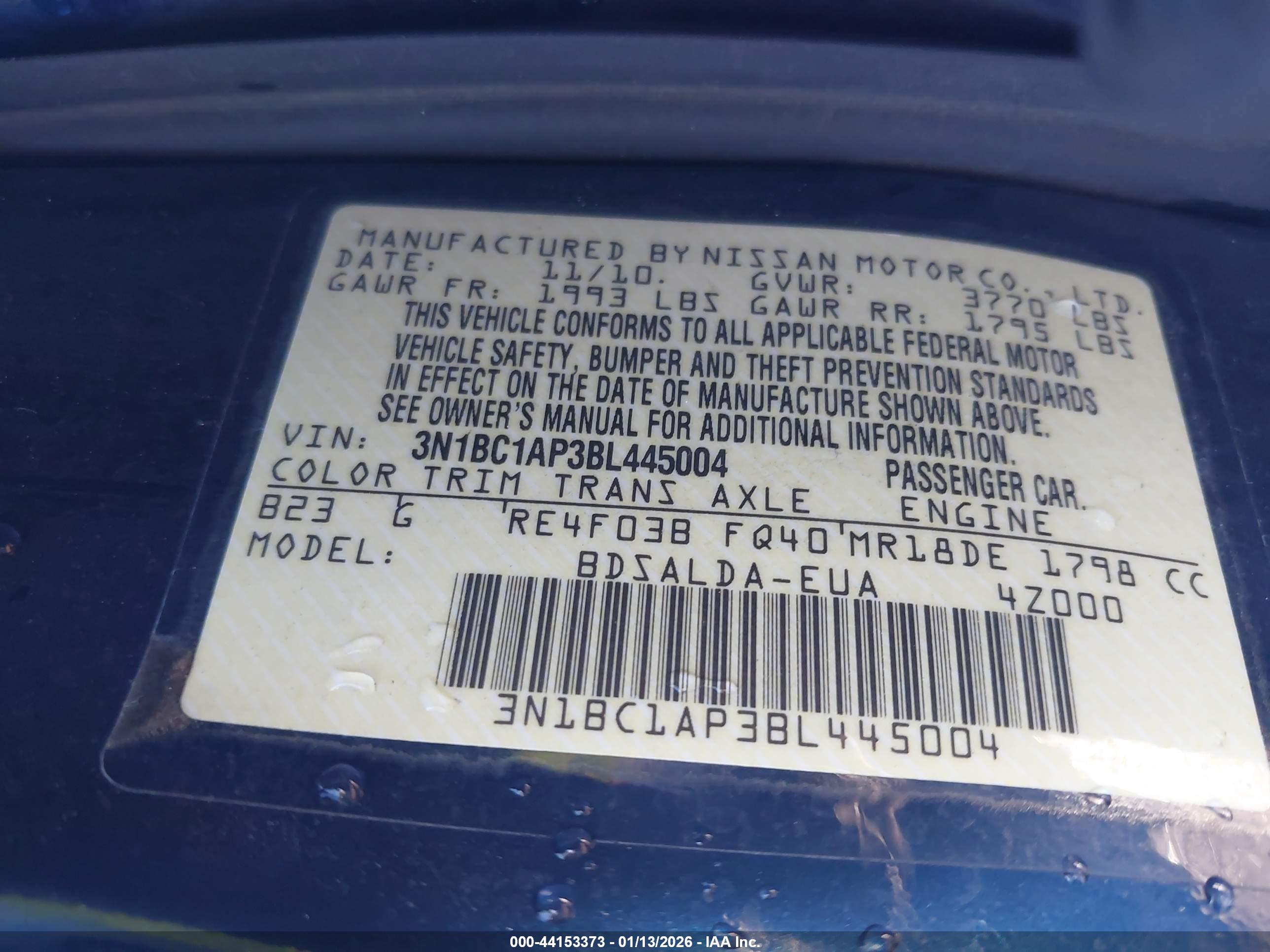 NISSAN VERSA image 9