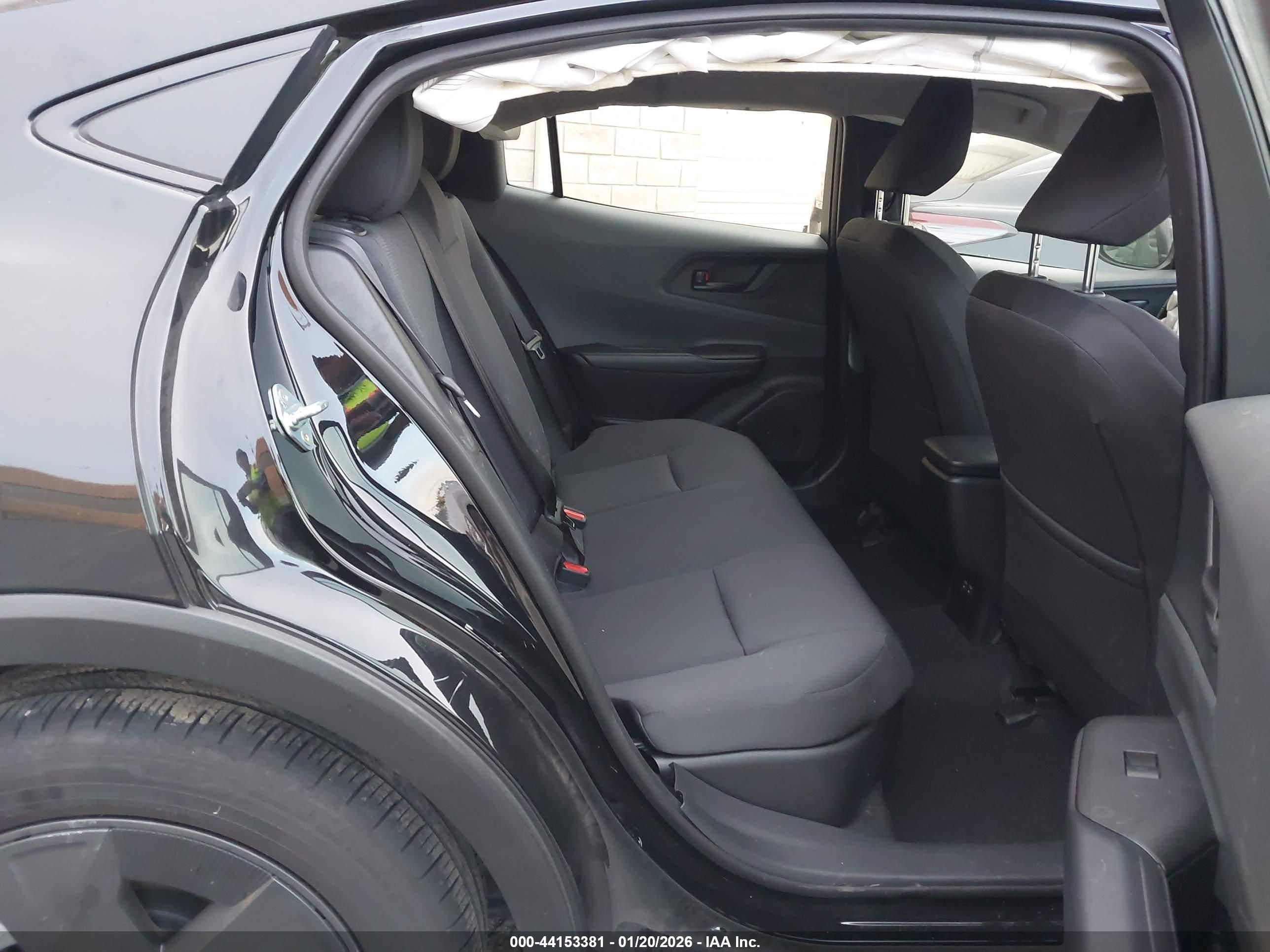 TOYOTA PRIUS image 8