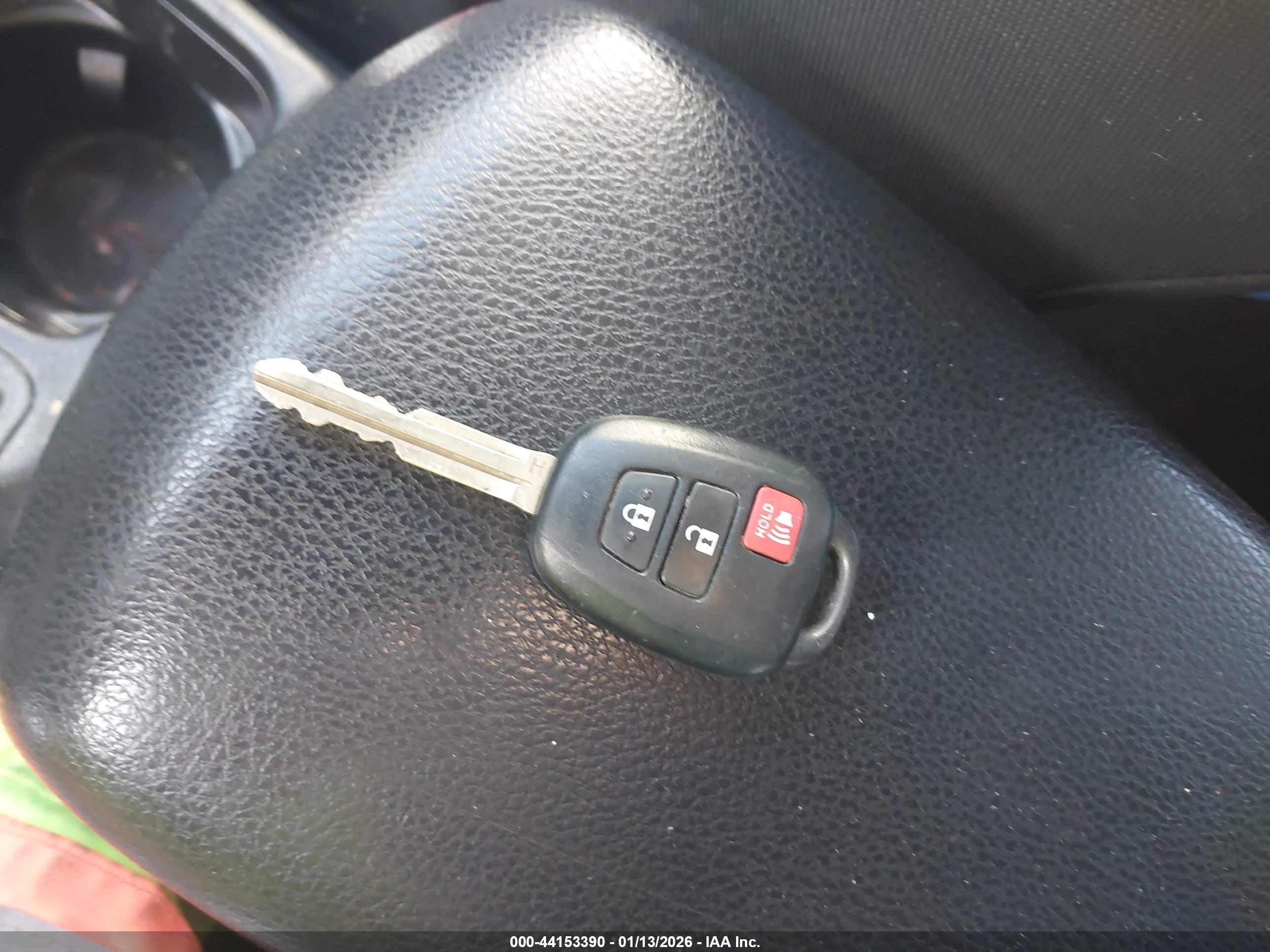 TOYOTA RAV4 image 11