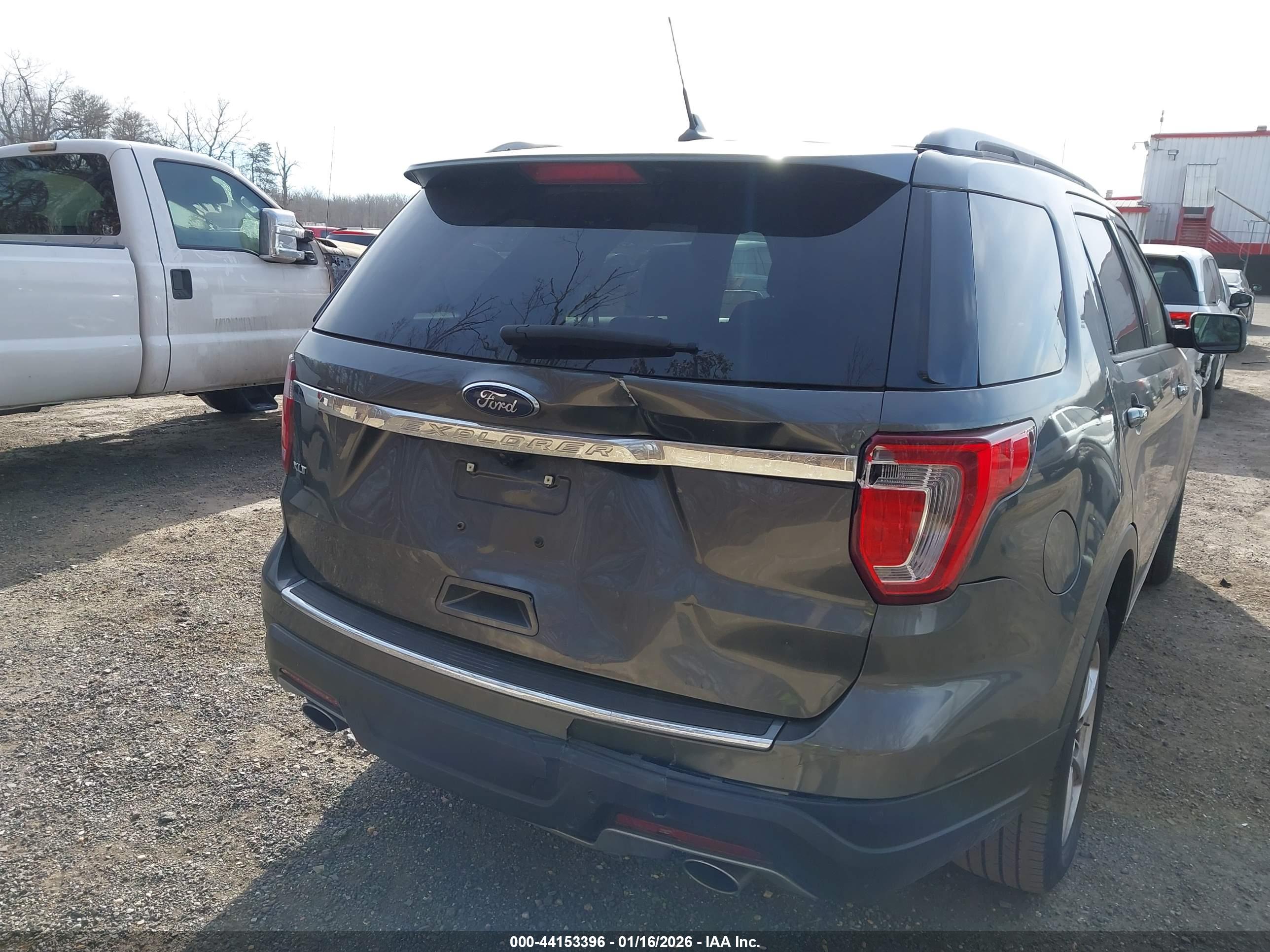FORD EXPLORER image 6