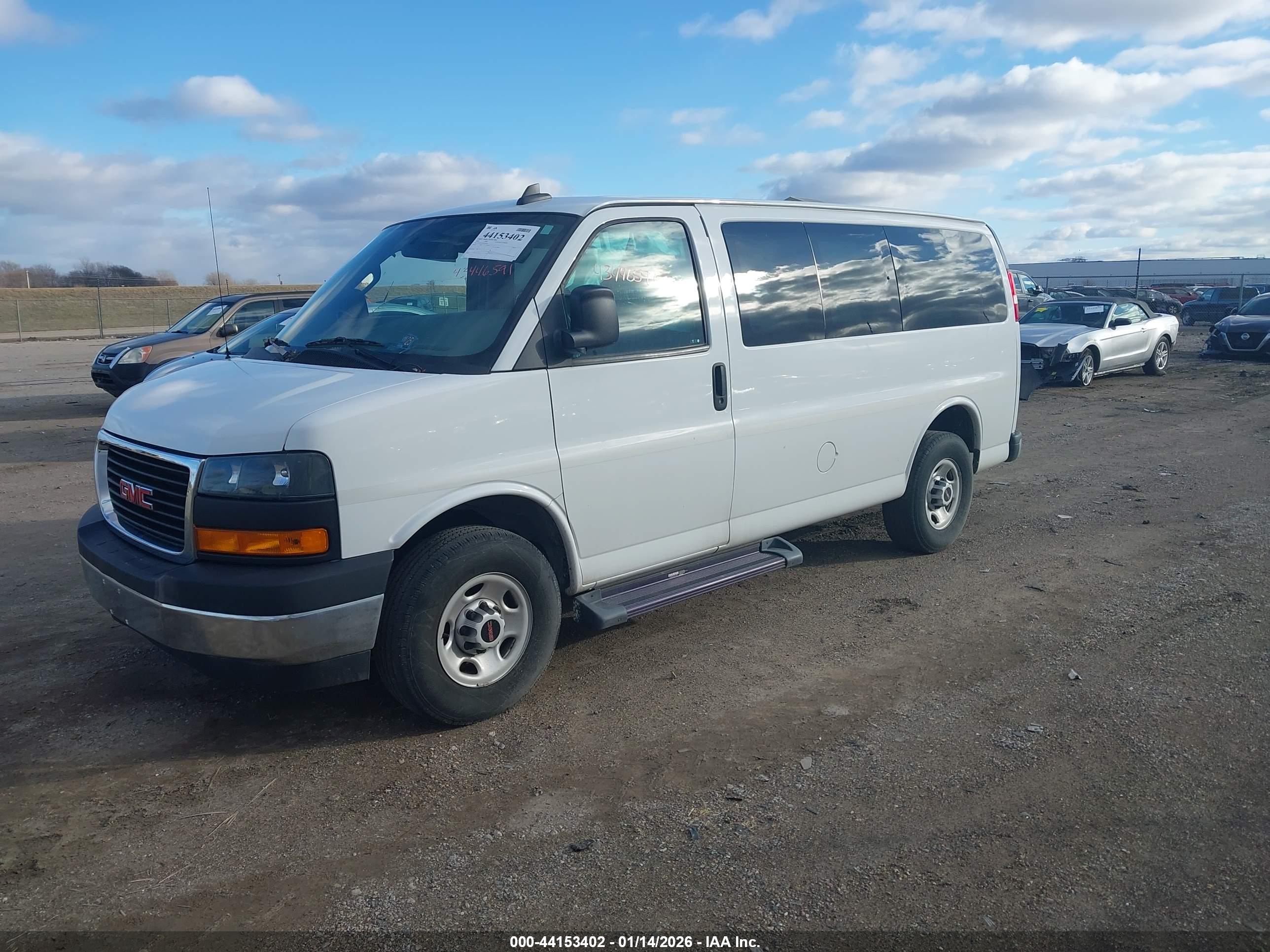 GMC SAVANA image 2