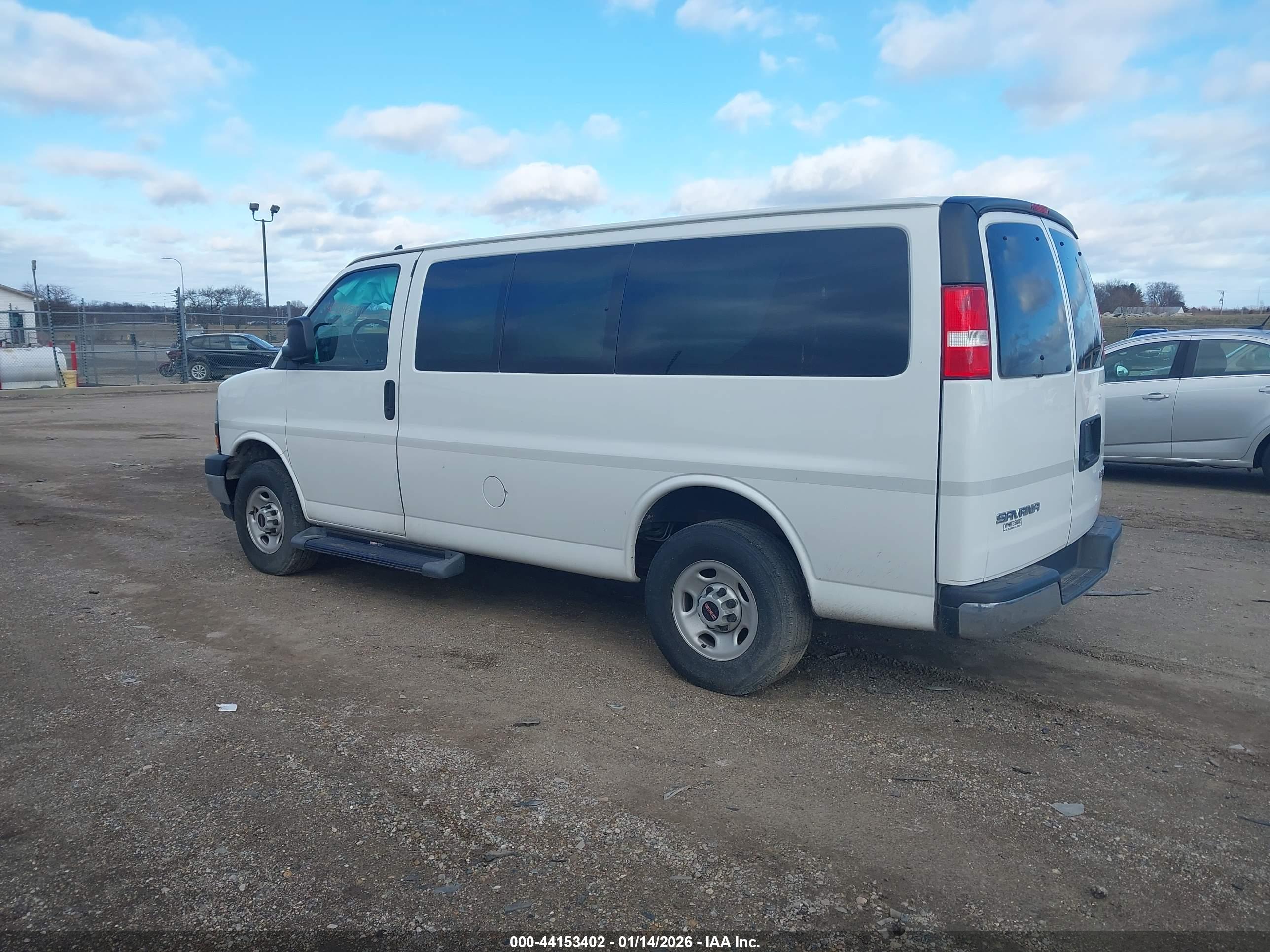 GMC SAVANA image 3