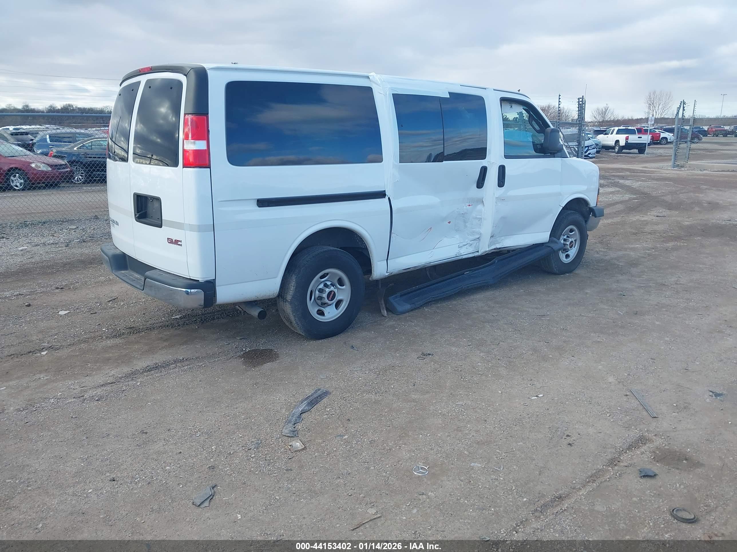 GMC SAVANA image 4