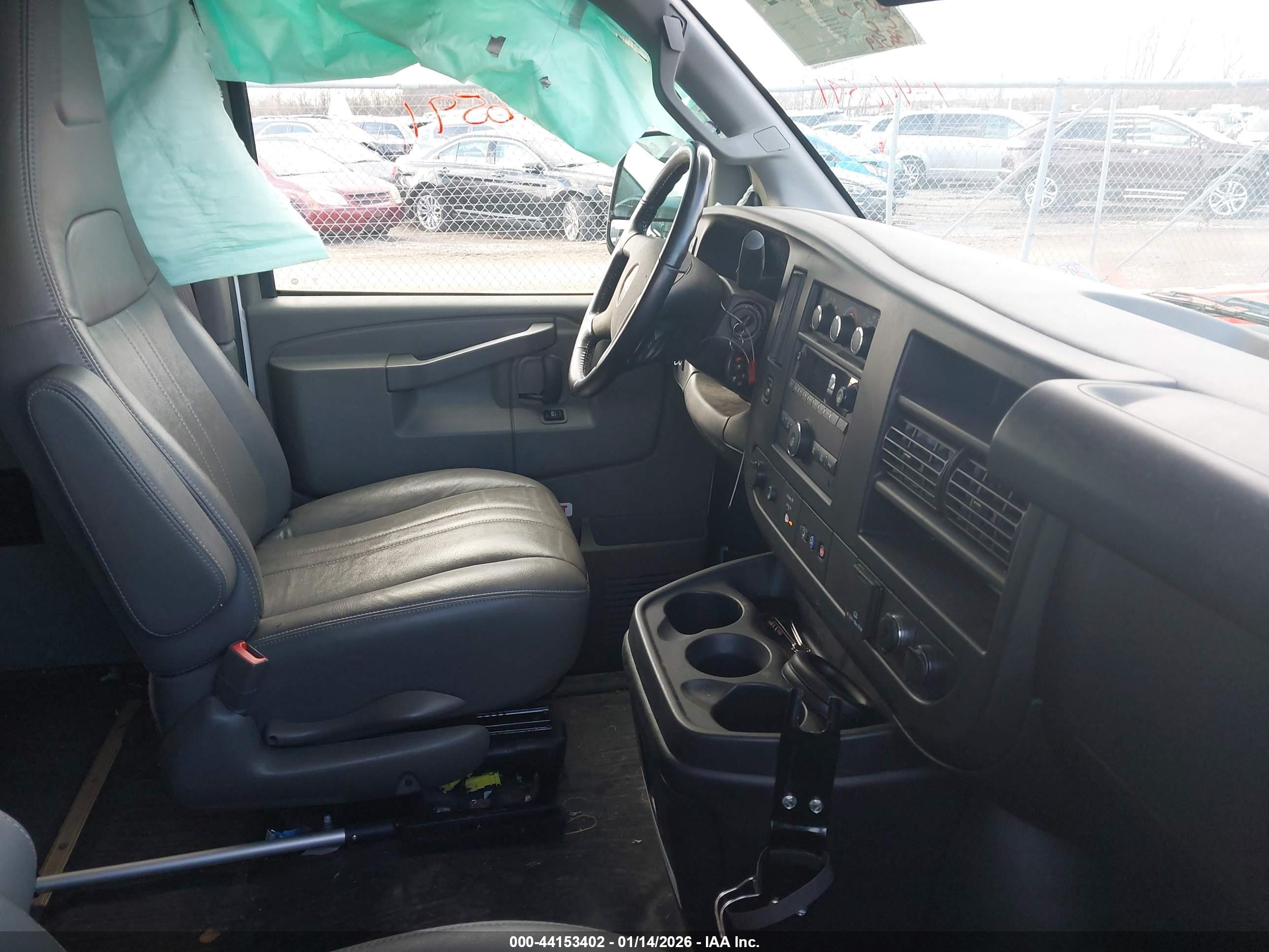 GMC SAVANA image 5