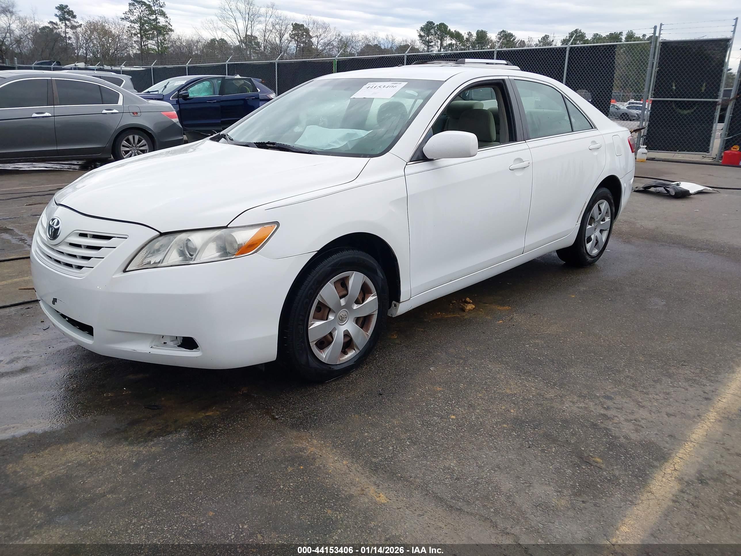 TOYOTA CAMRY image 2