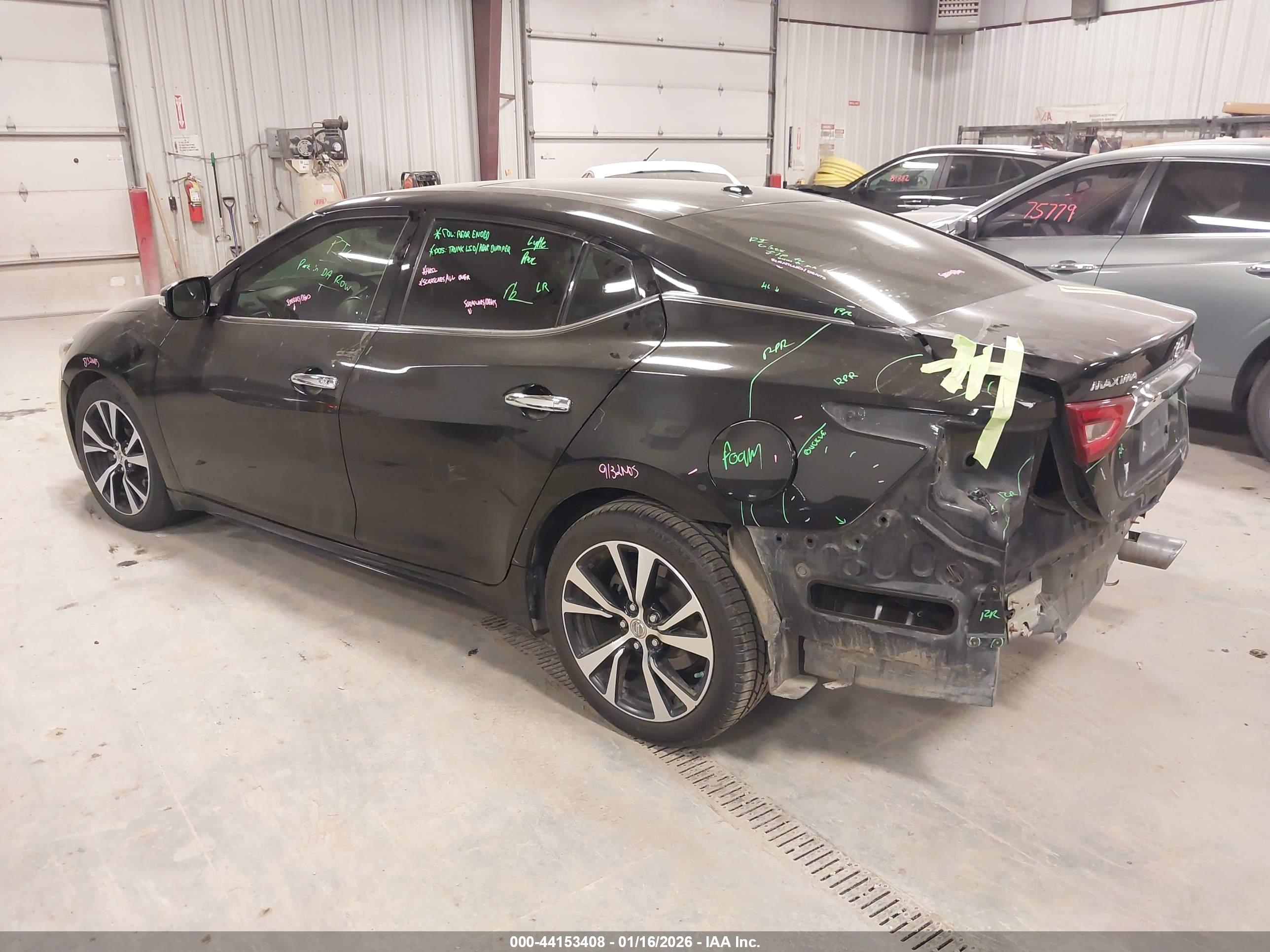 NISSAN MAXIMA image 3