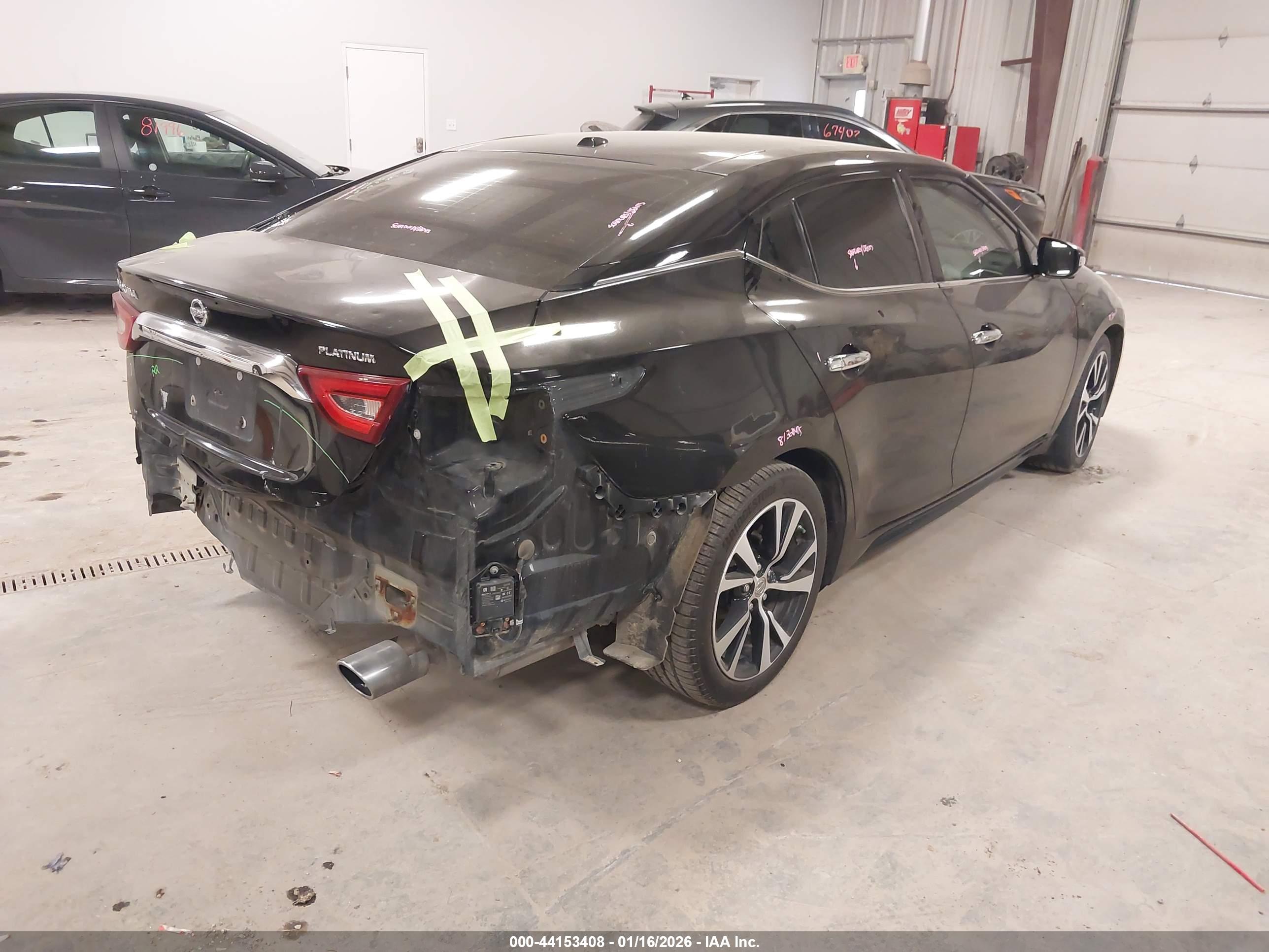 NISSAN MAXIMA image 4