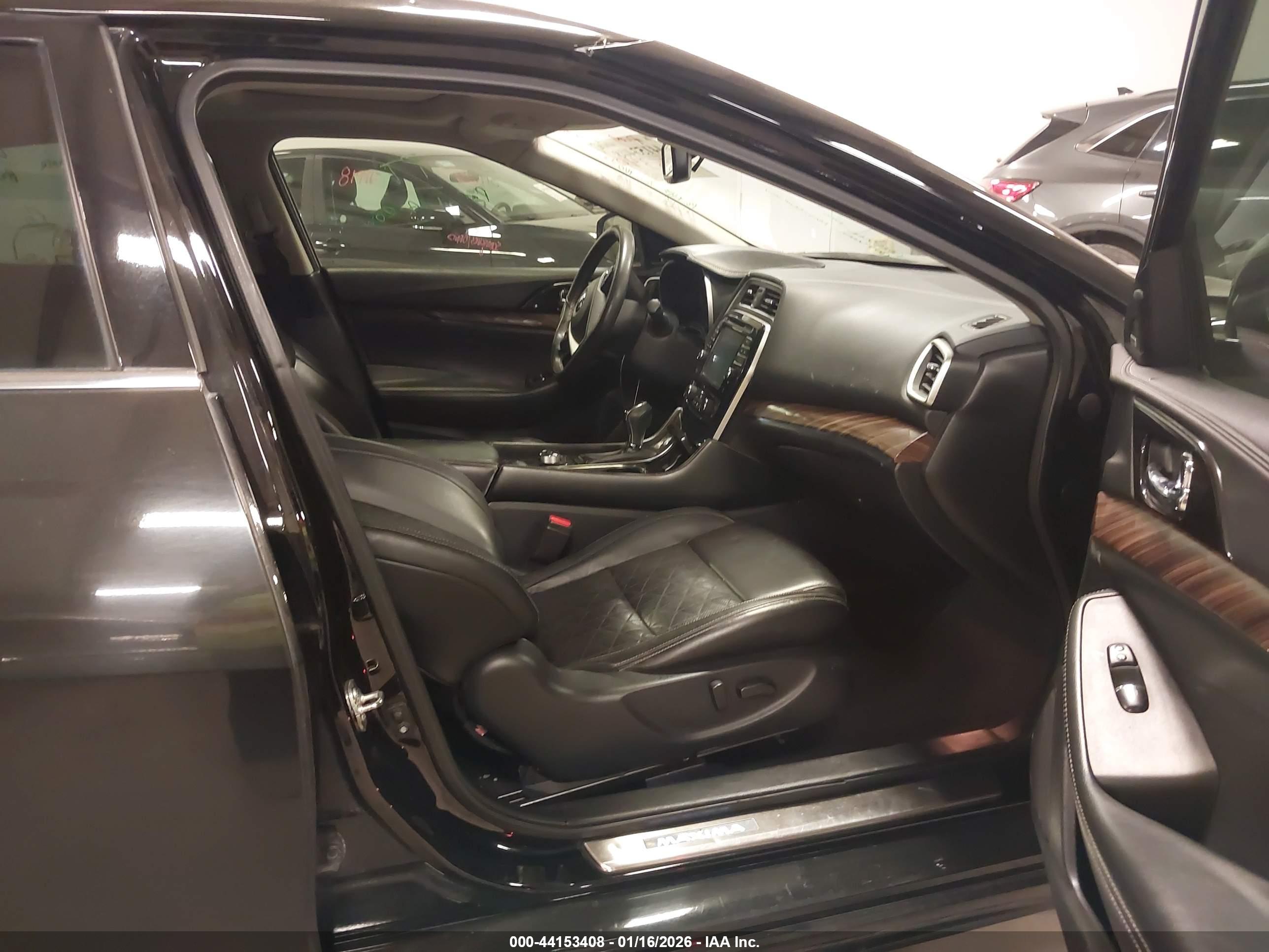 NISSAN MAXIMA image 5