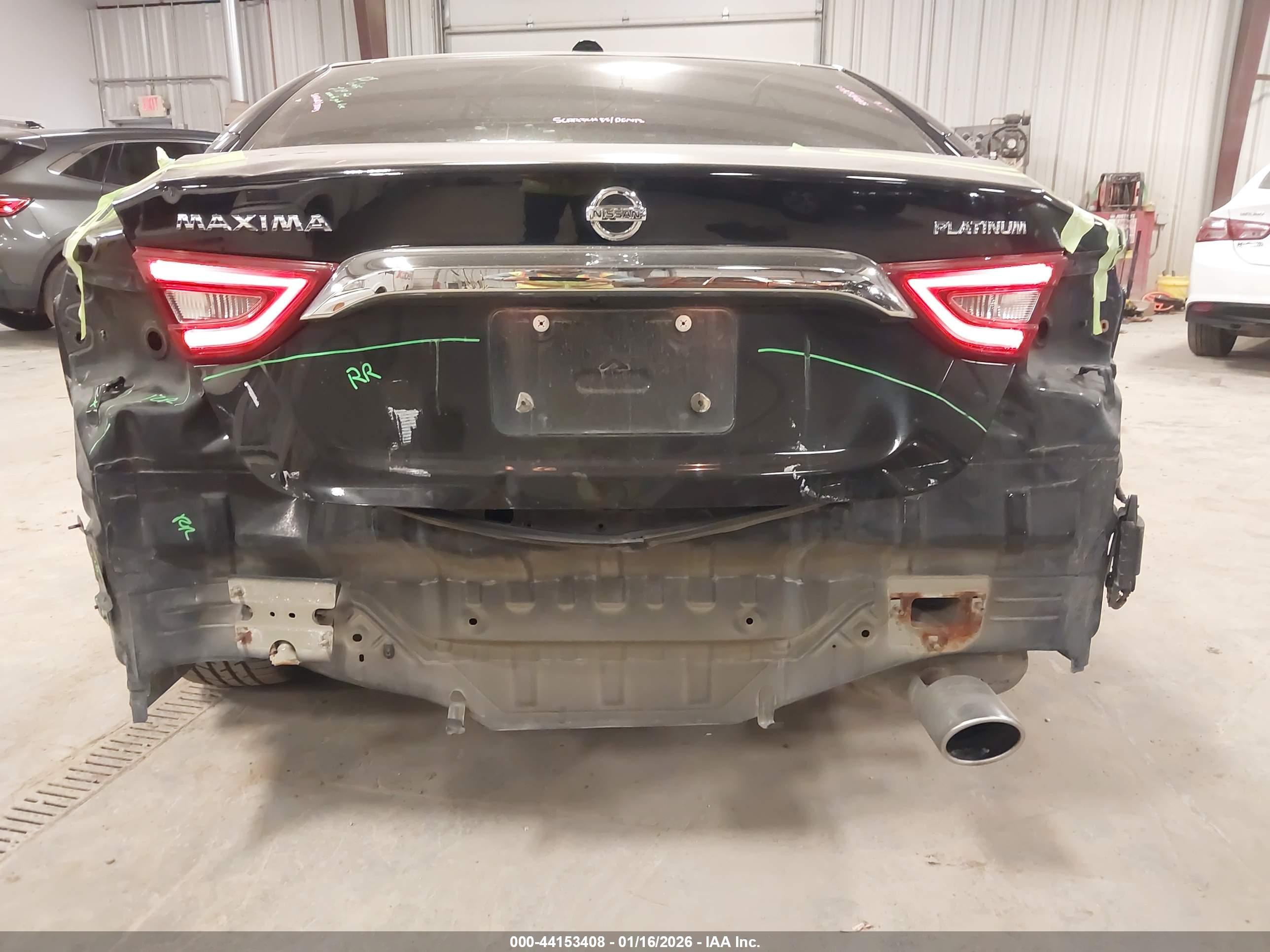 NISSAN MAXIMA image 6