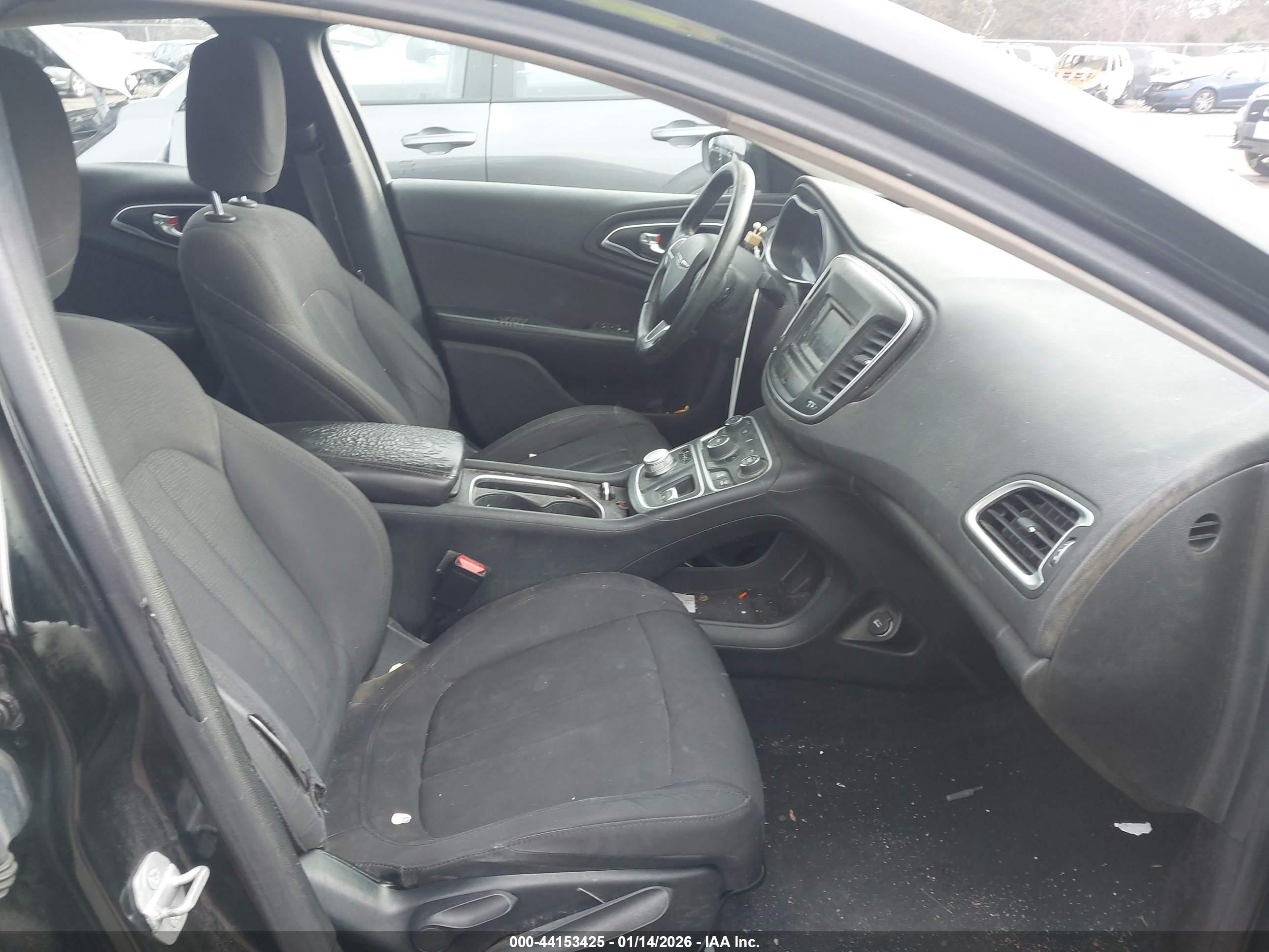 CHRYSLER 200 image 5