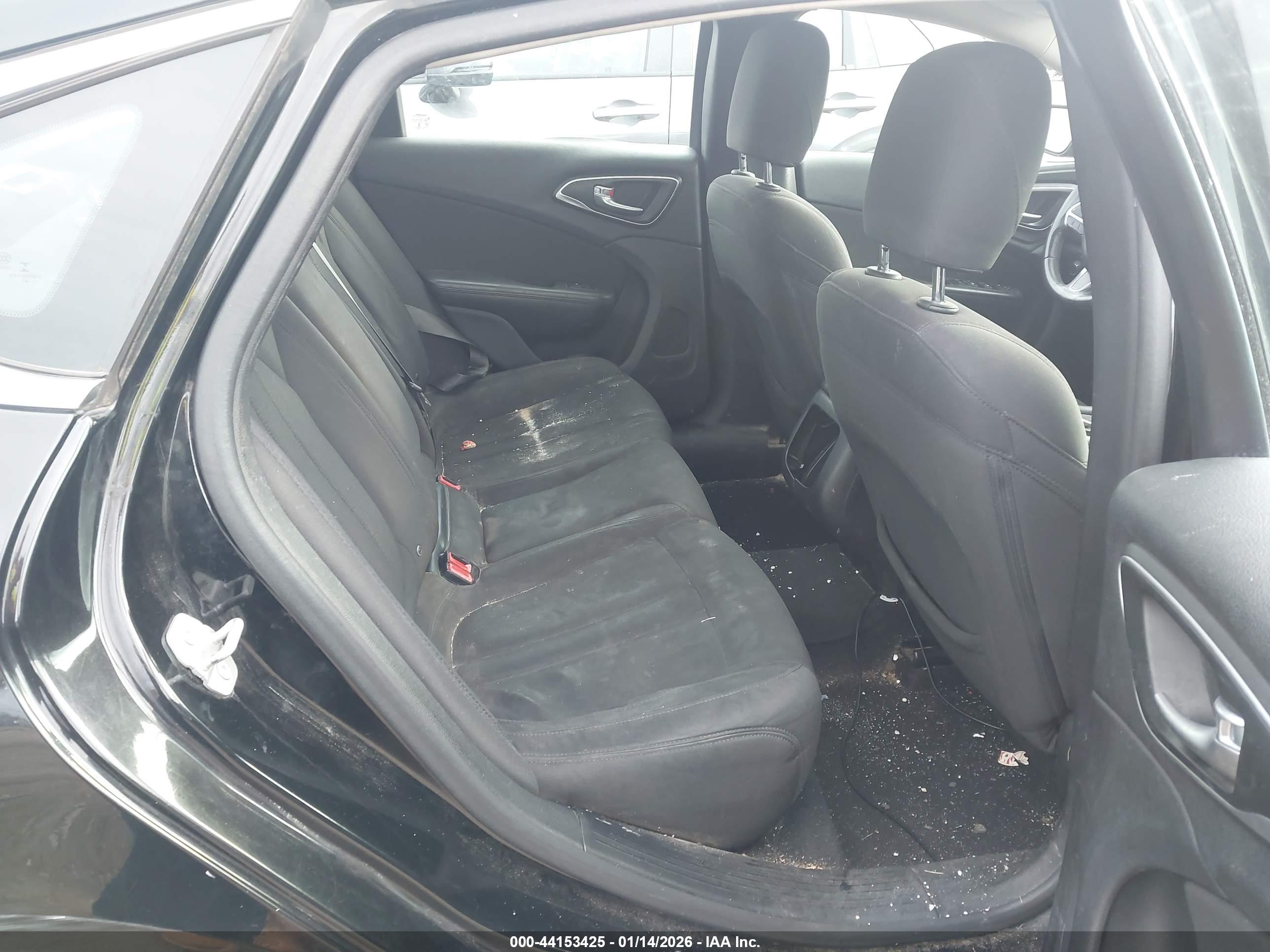 CHRYSLER 200 image 8