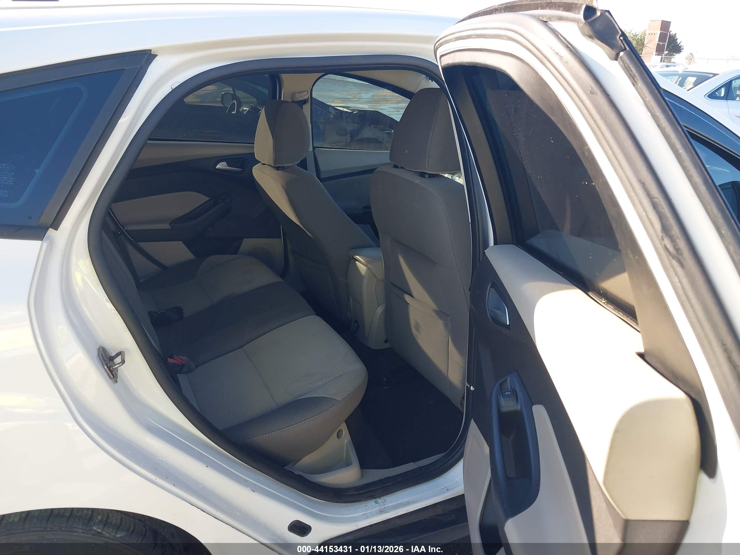 FORD FOCUS image 8