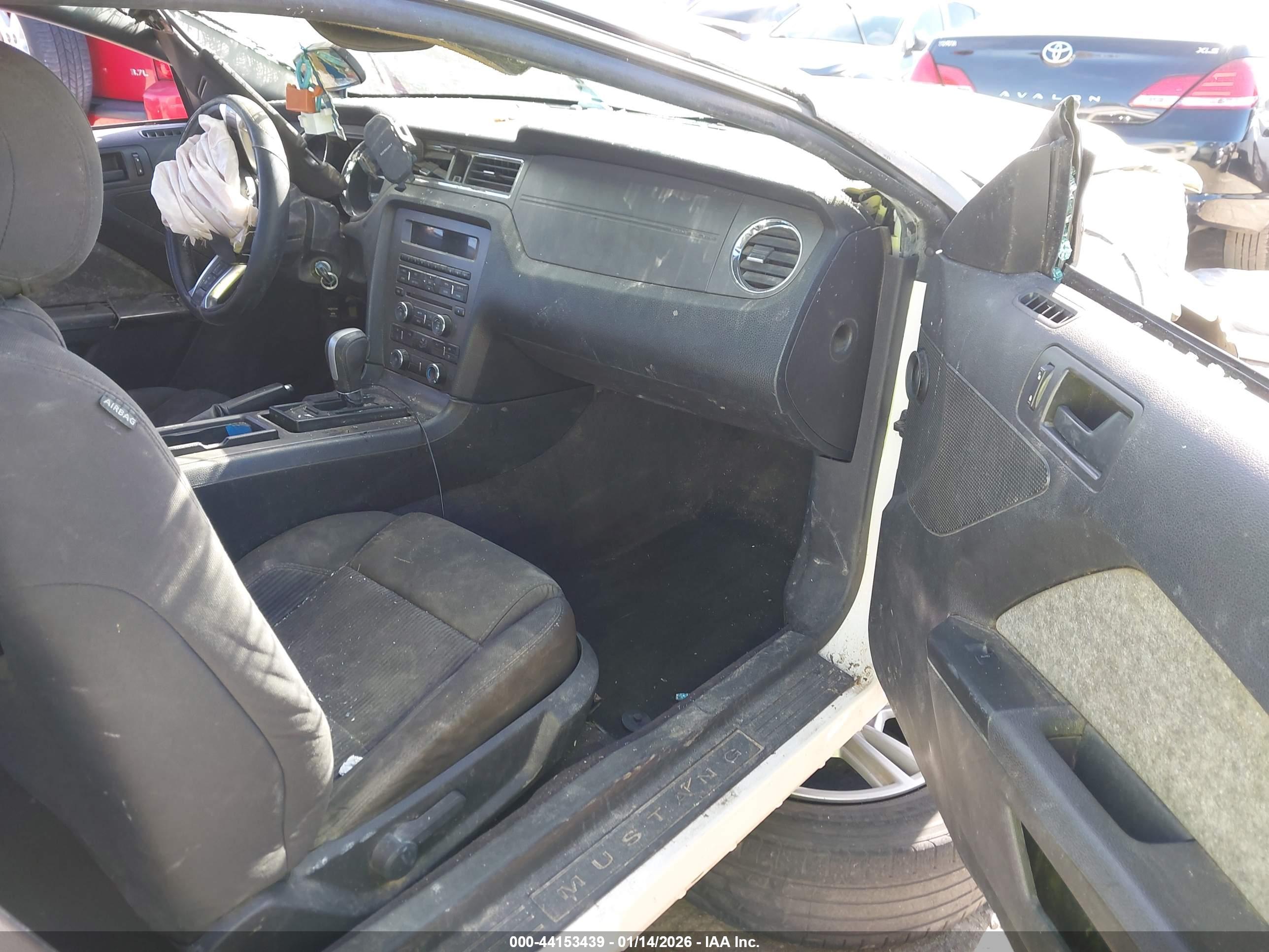 FORD MUSTANG image 5