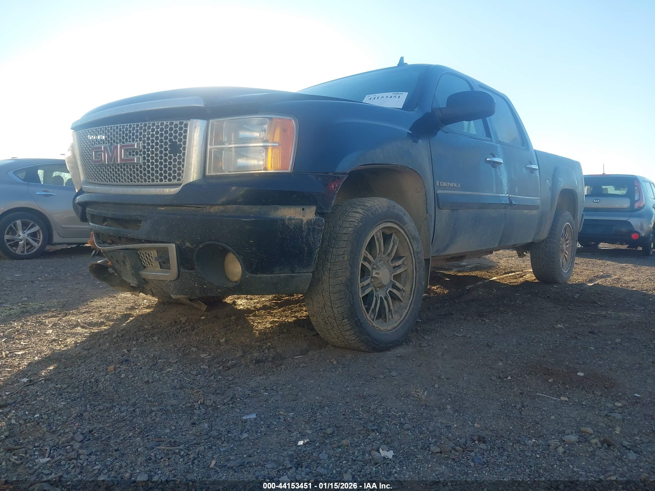 GMC SIERRA image 2