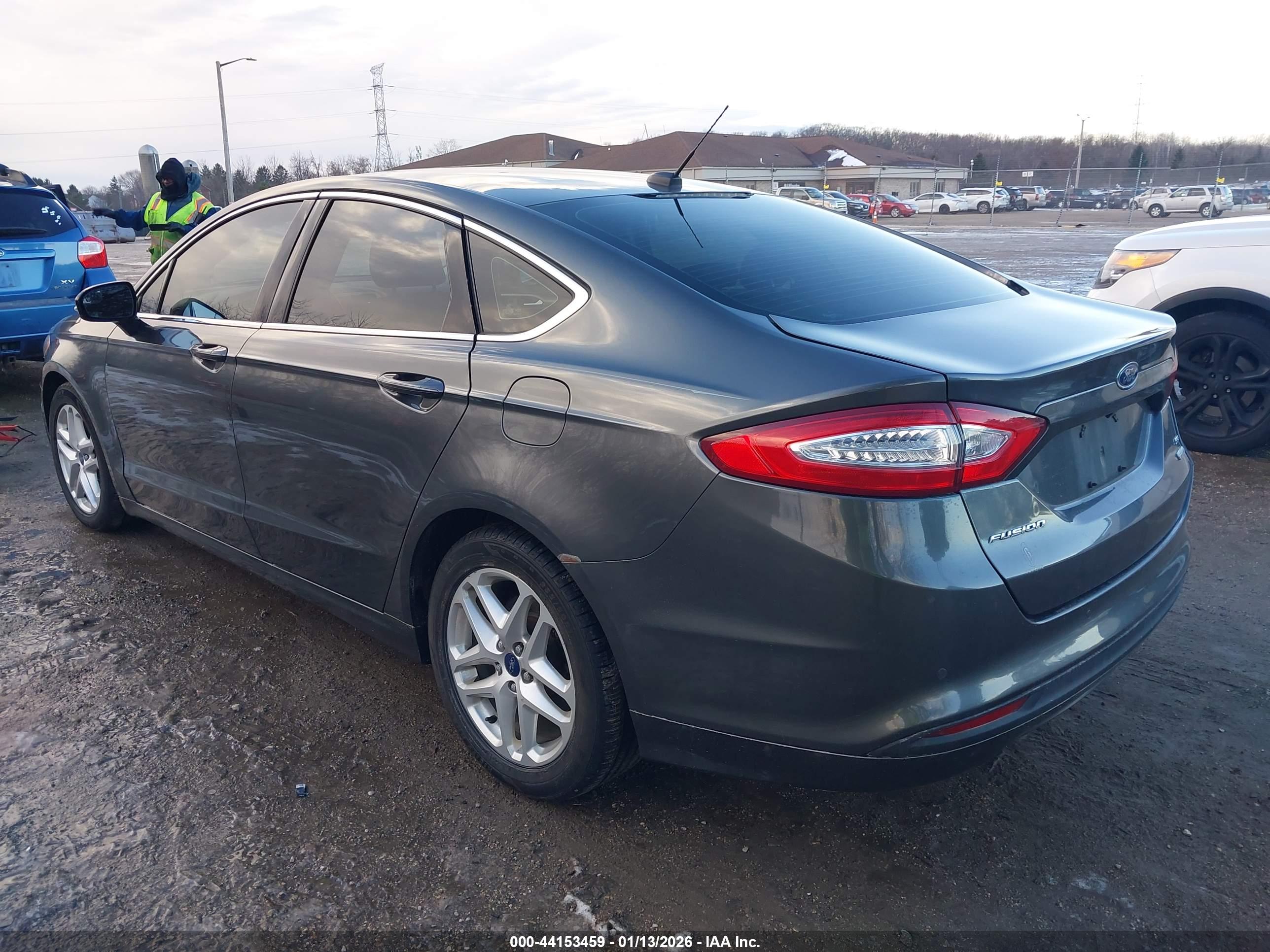 FORD FUSION image 3