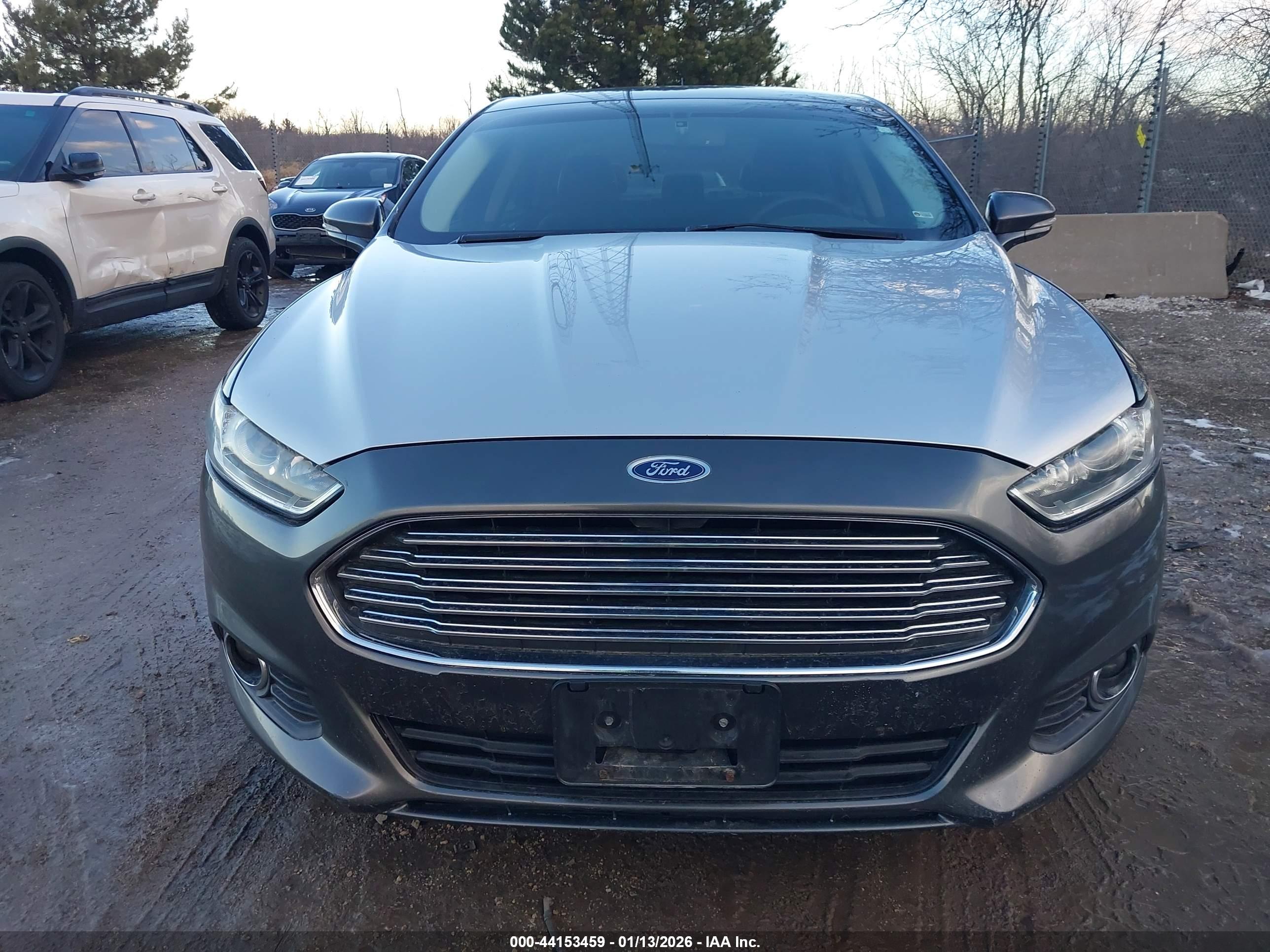 FORD FUSION image 6