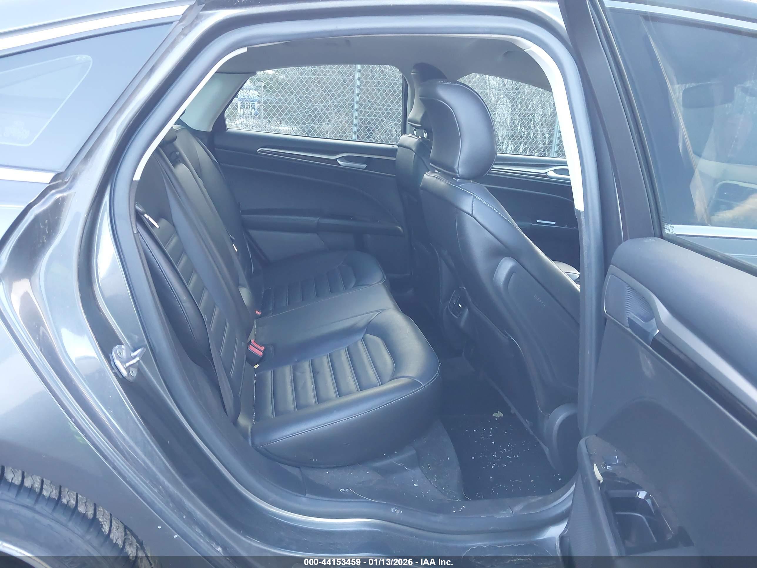 FORD FUSION image 8