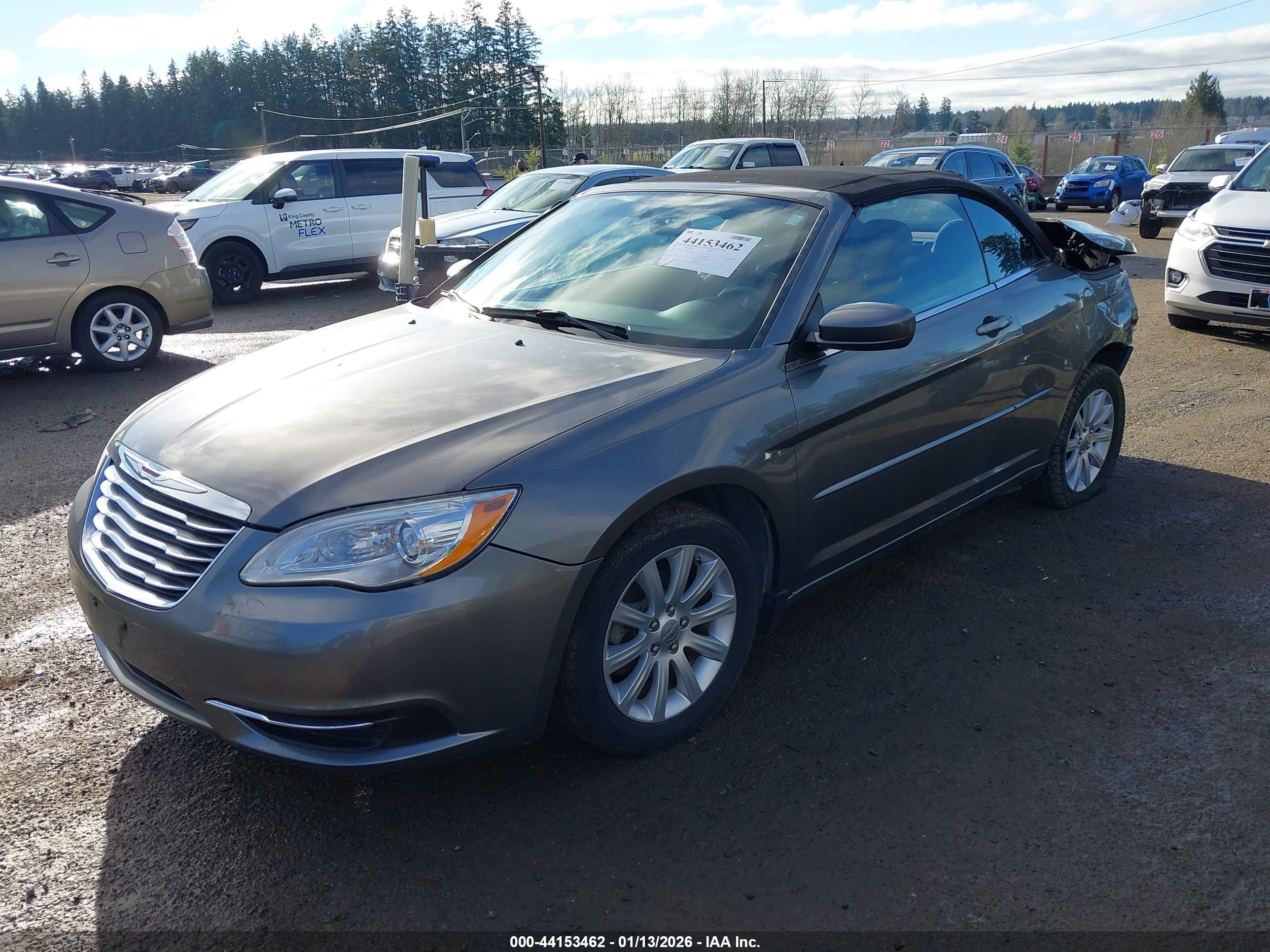 CHRYSLER 200 image 2