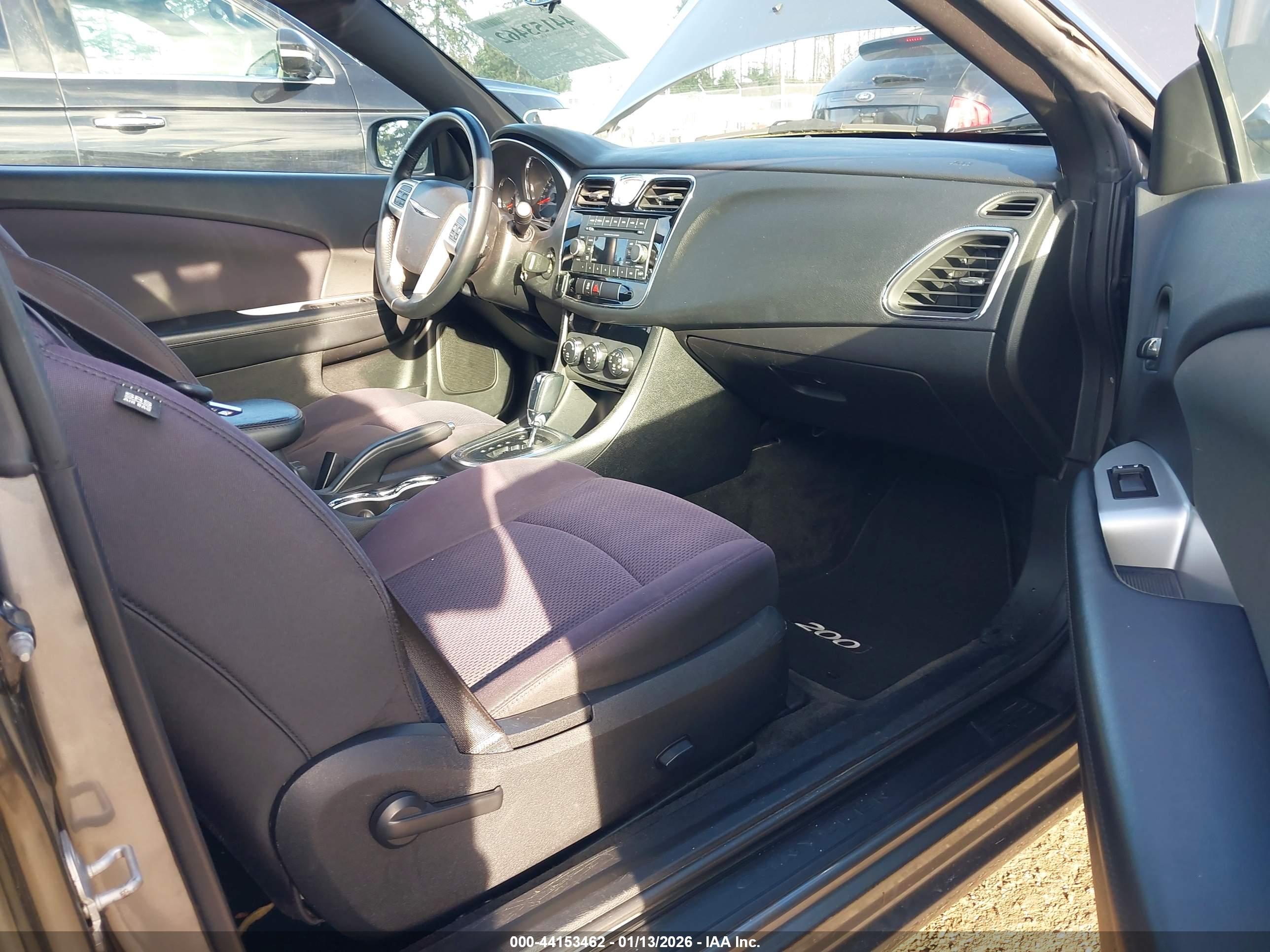 CHRYSLER 200 image 5