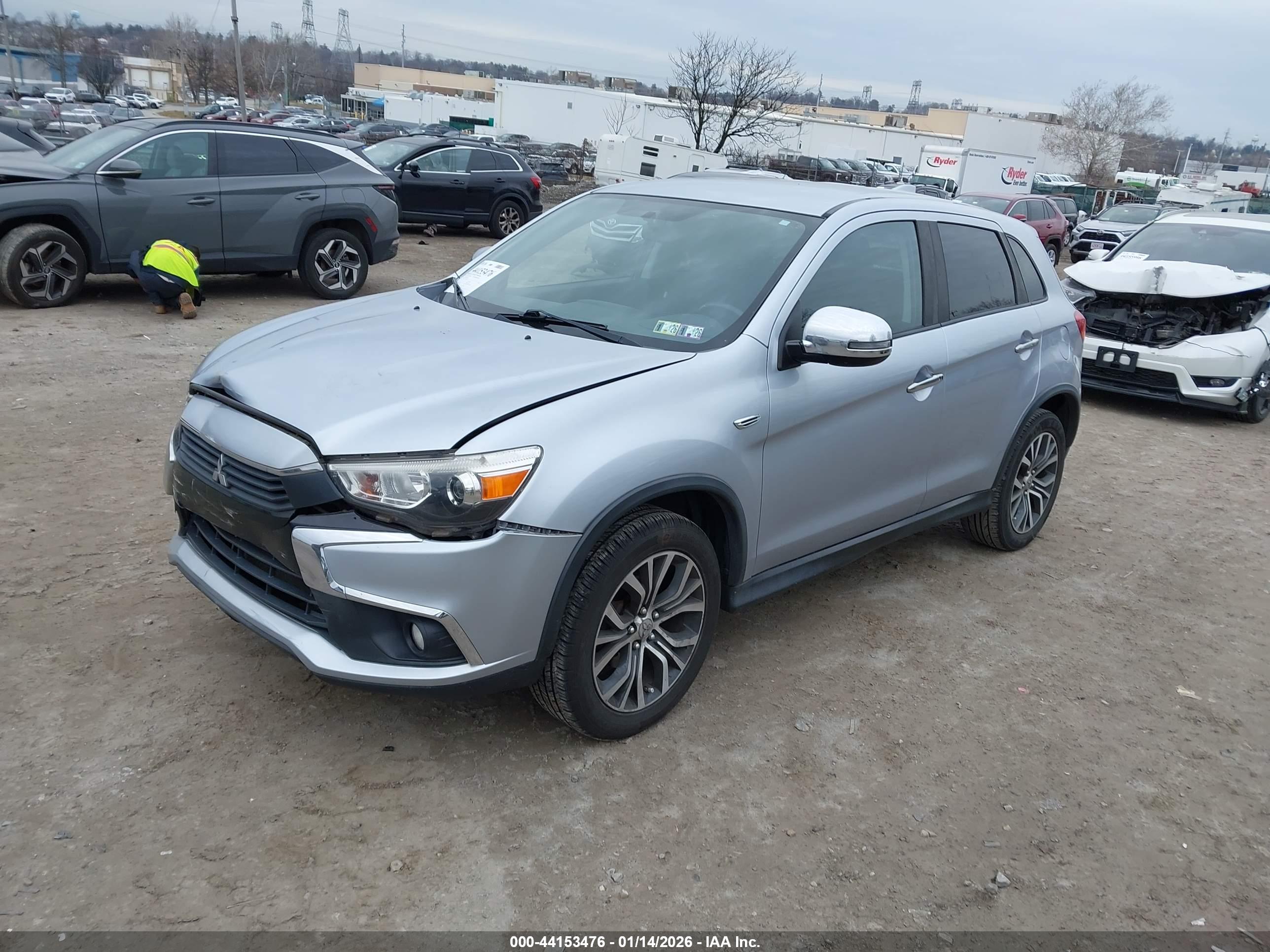 MITSUBISHI OUTLANDER image 2