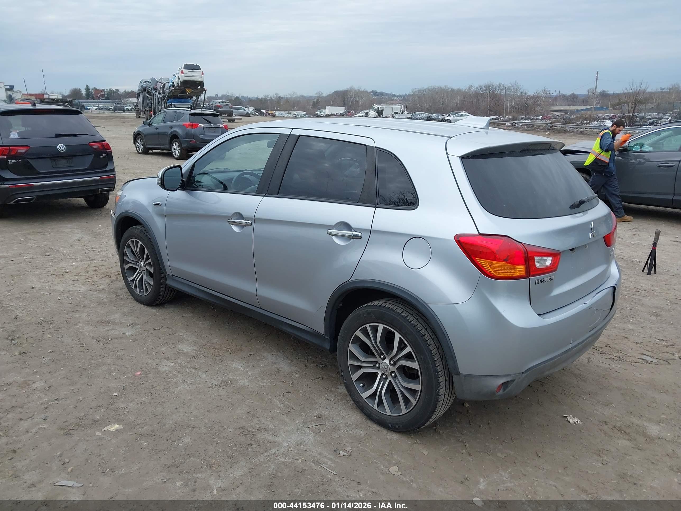 MITSUBISHI OUTLANDER image 3