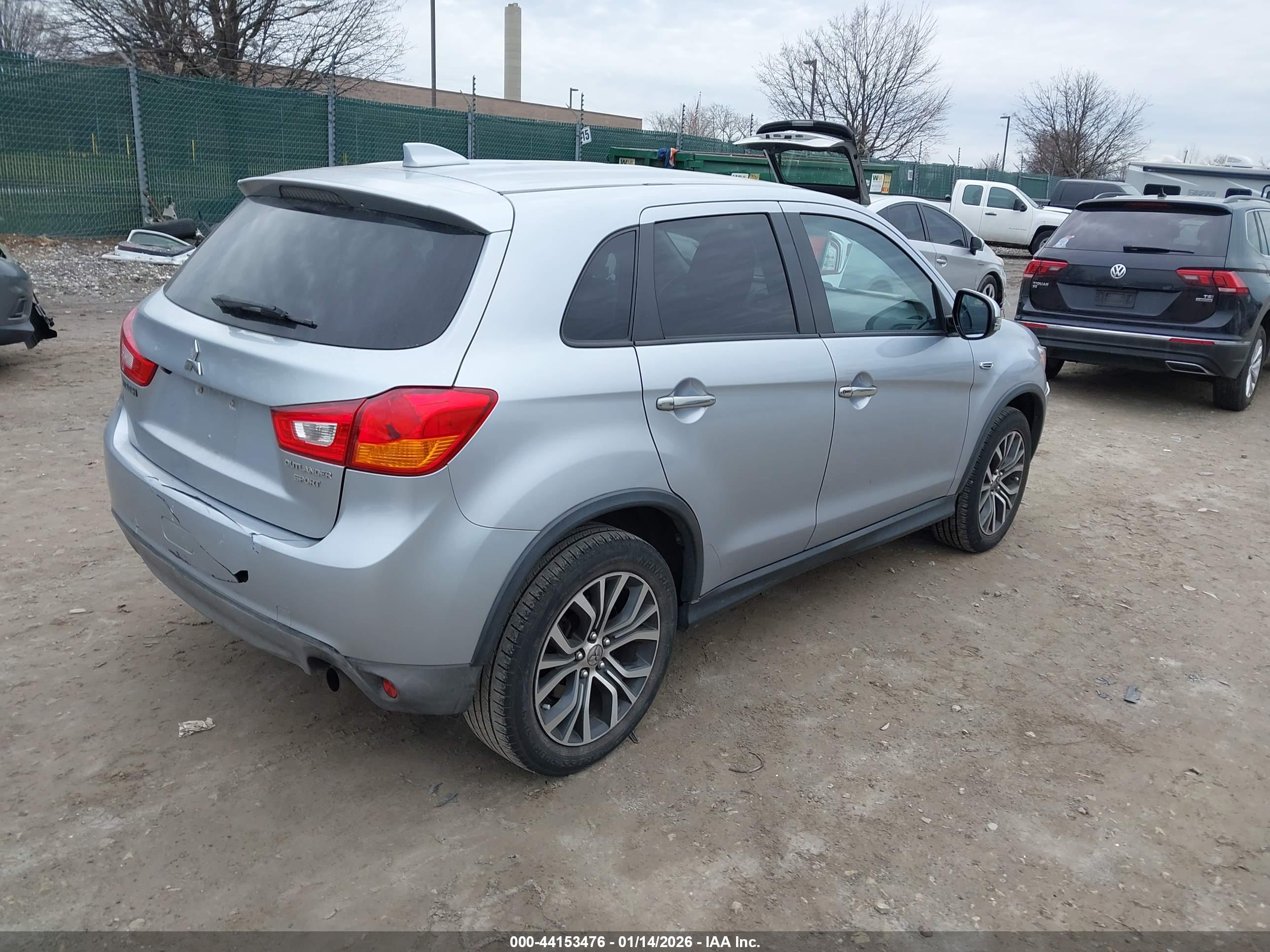 MITSUBISHI OUTLANDER image 4