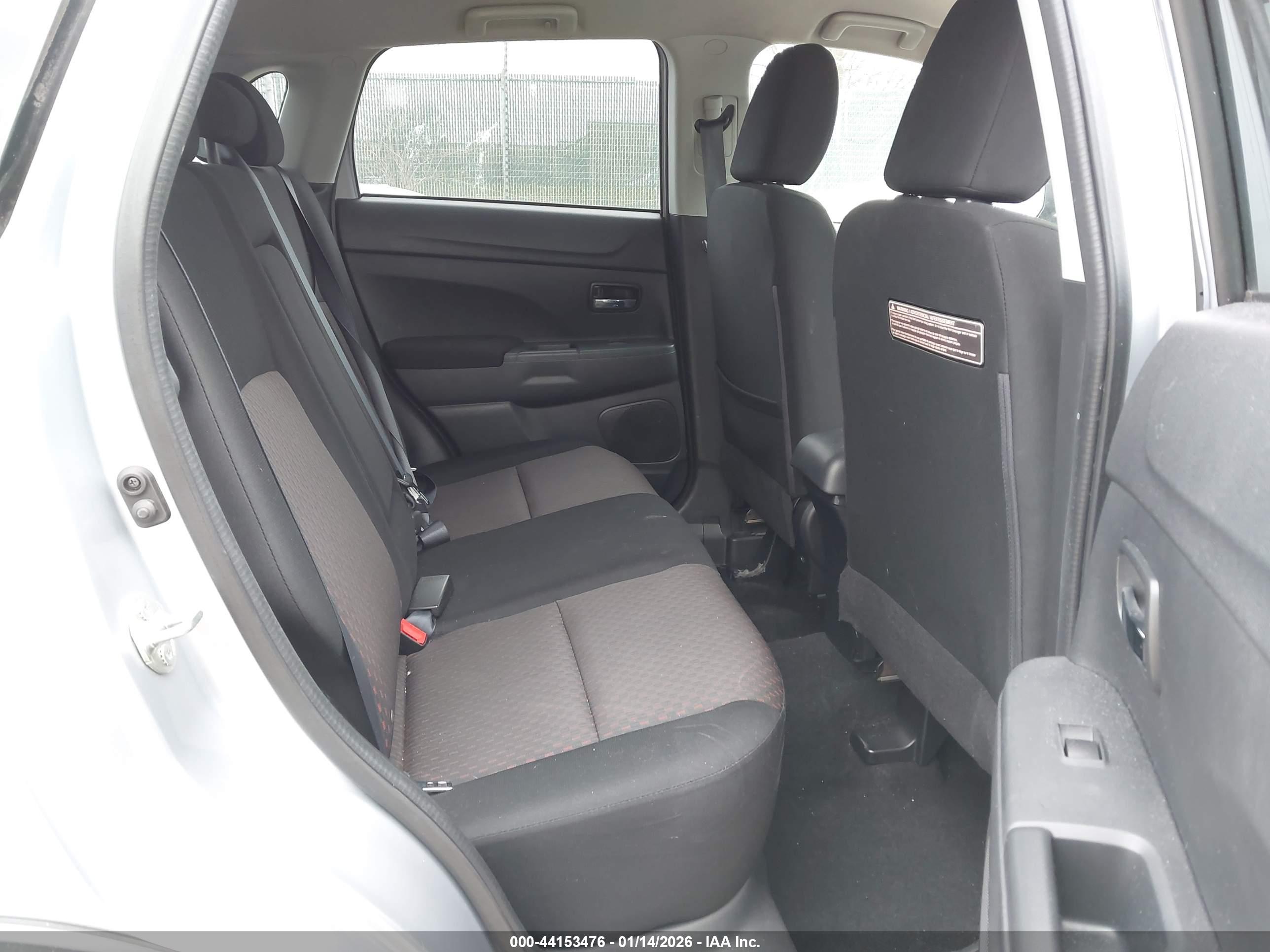 MITSUBISHI OUTLANDER image 8