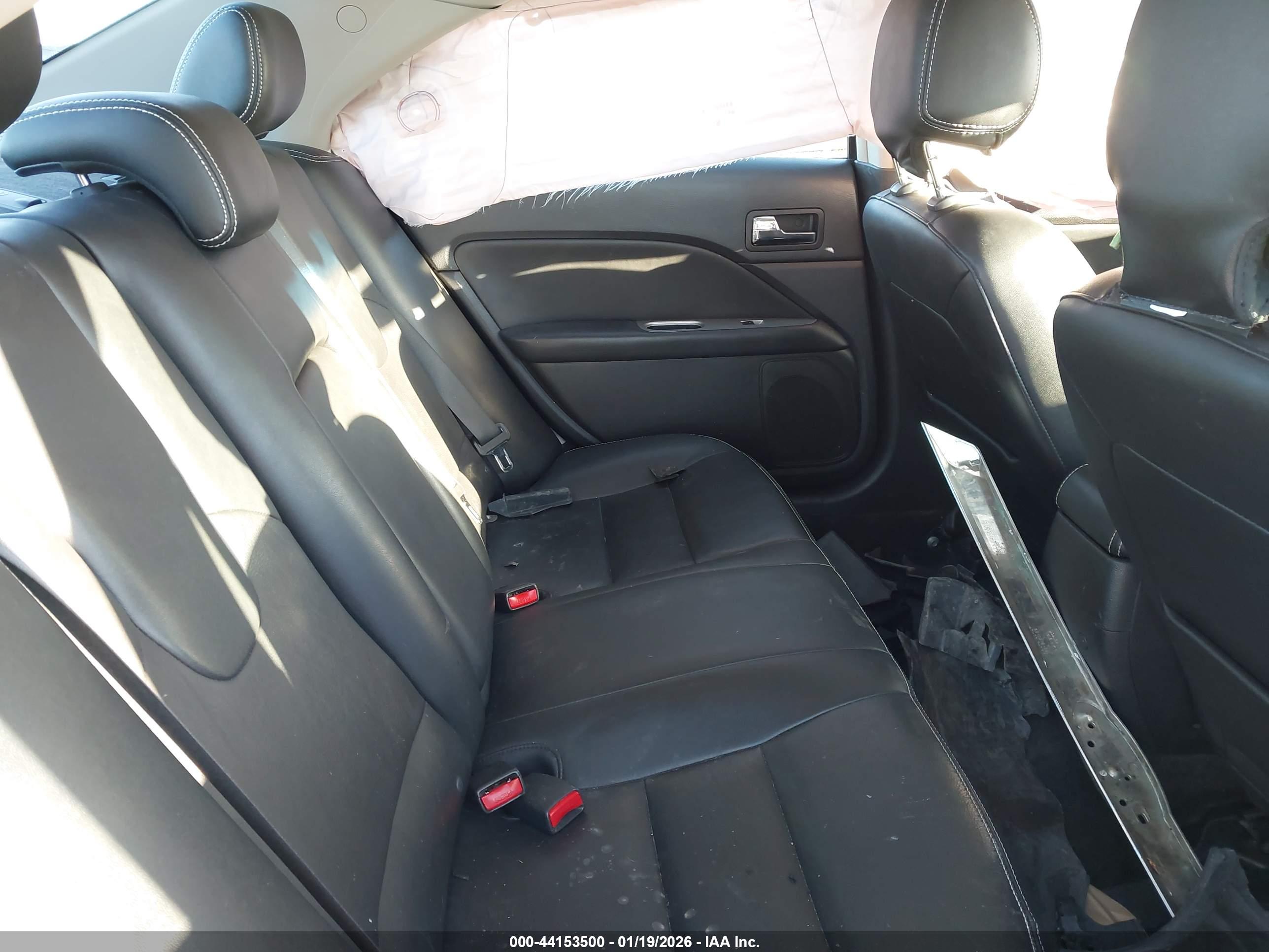 FORD FUSION image 8