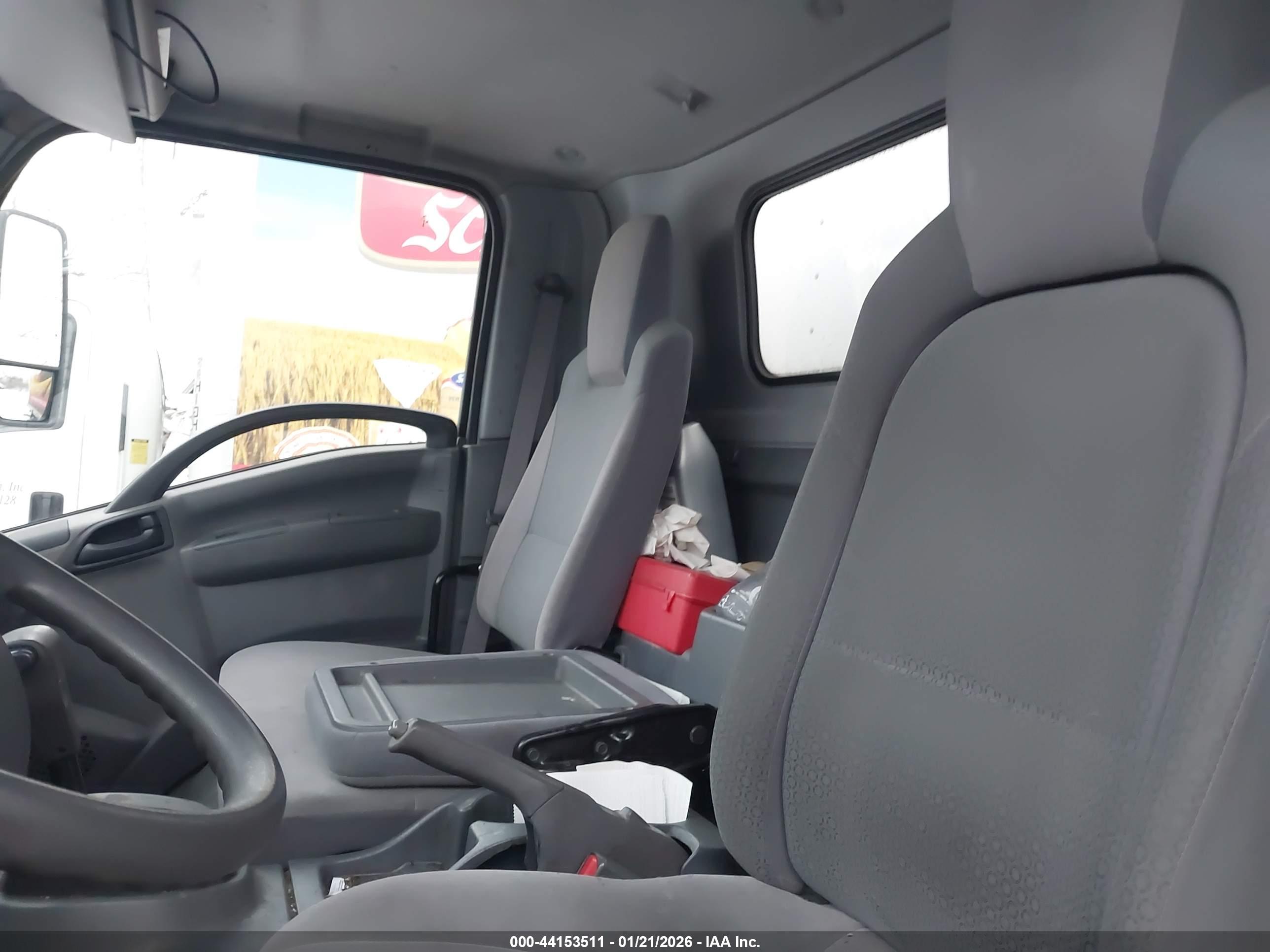 ISUZU NPR image 7