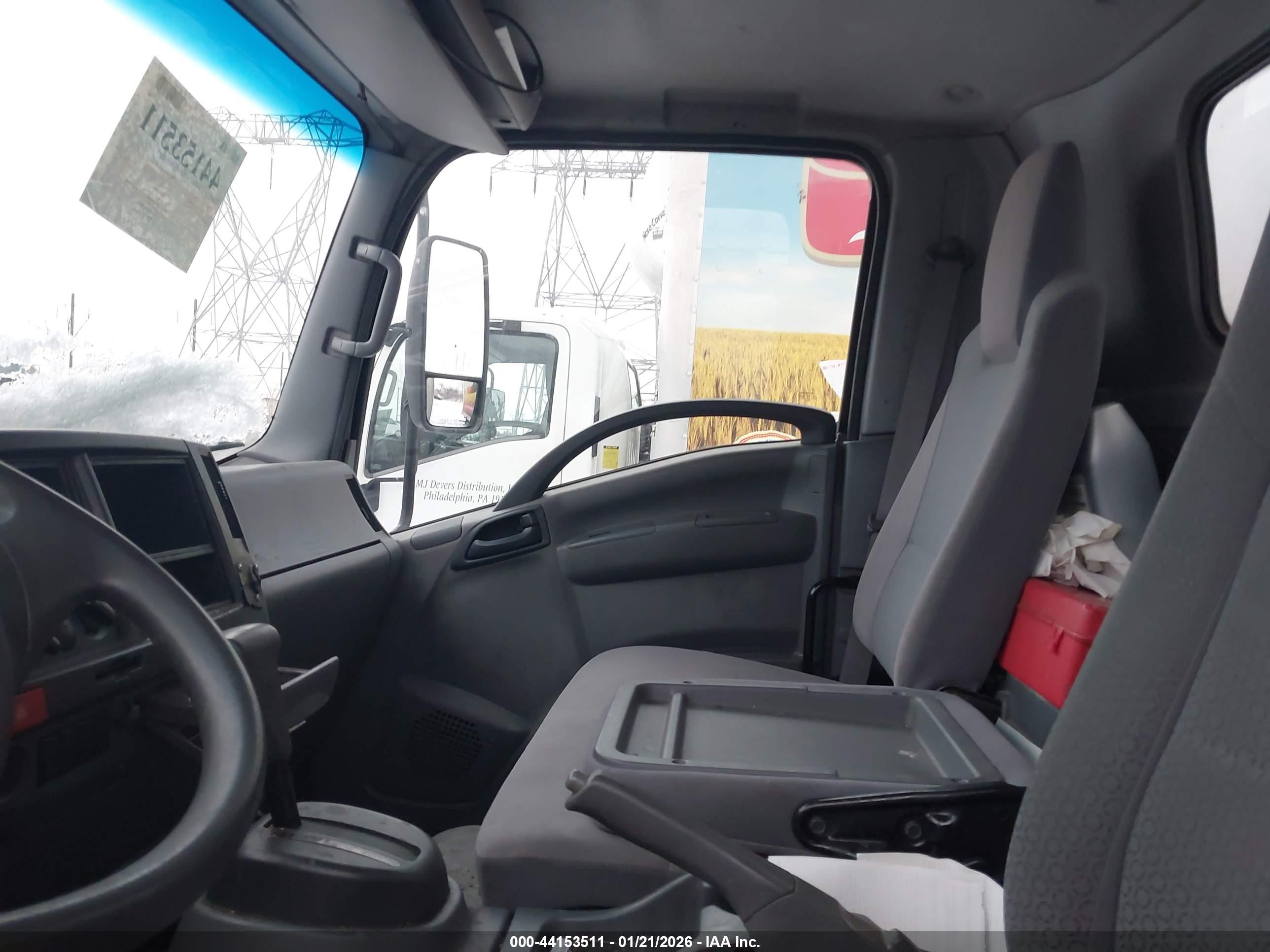 ISUZU NPR image 8