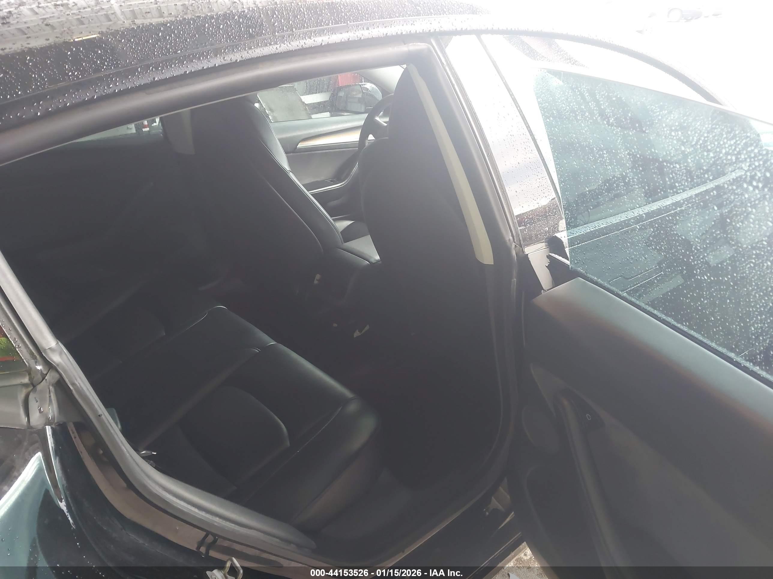 TESLA MODEL image 8