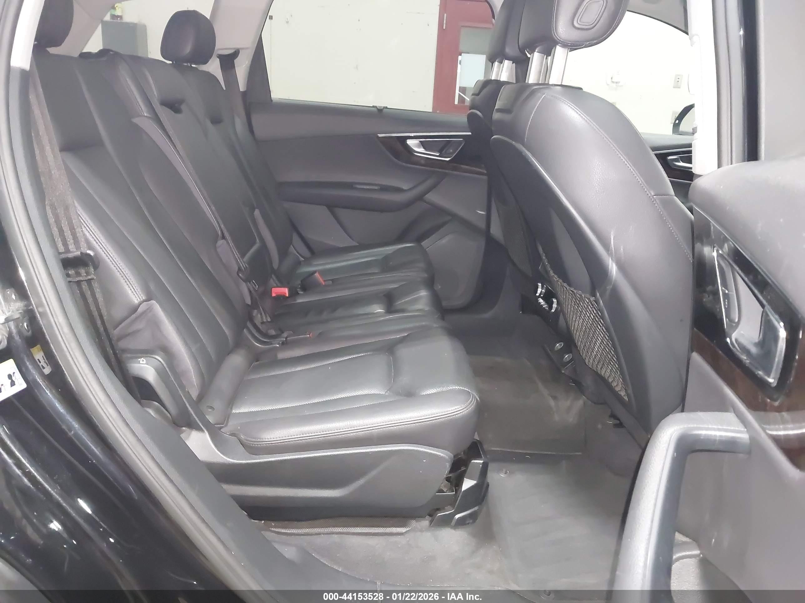 AUDI Q7 image 8