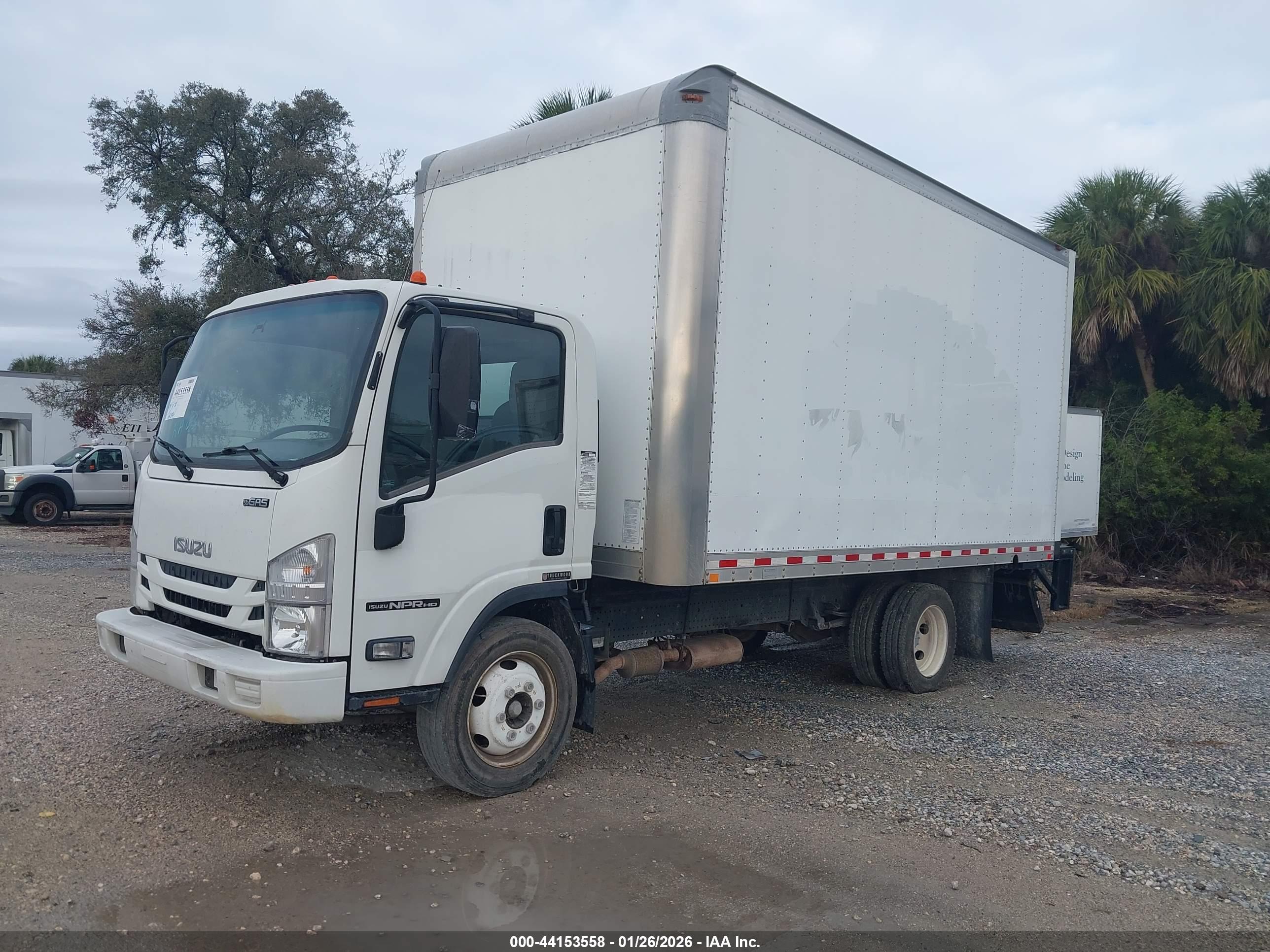 ISUZU NPR image 2