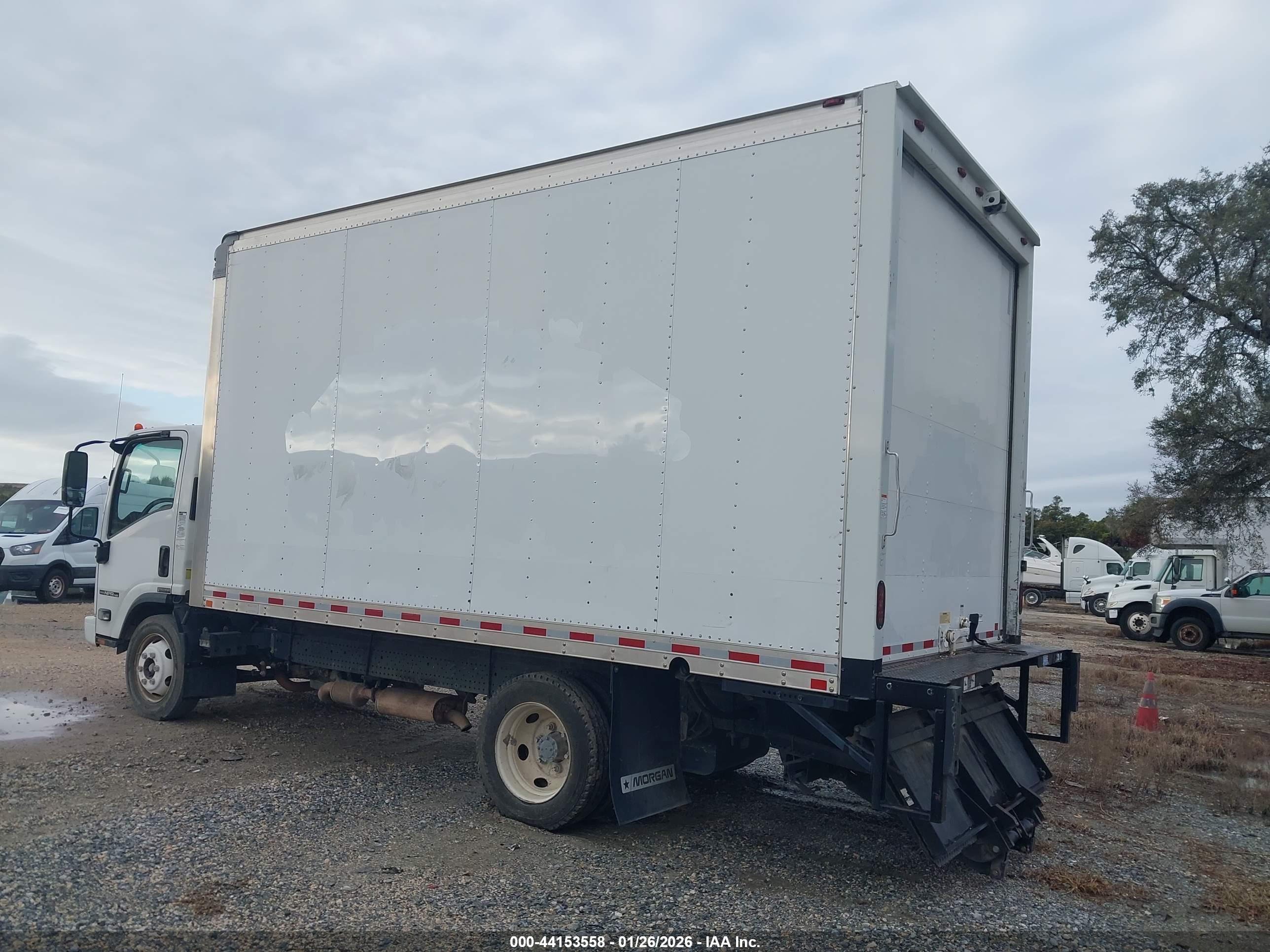 ISUZU NPR image 3