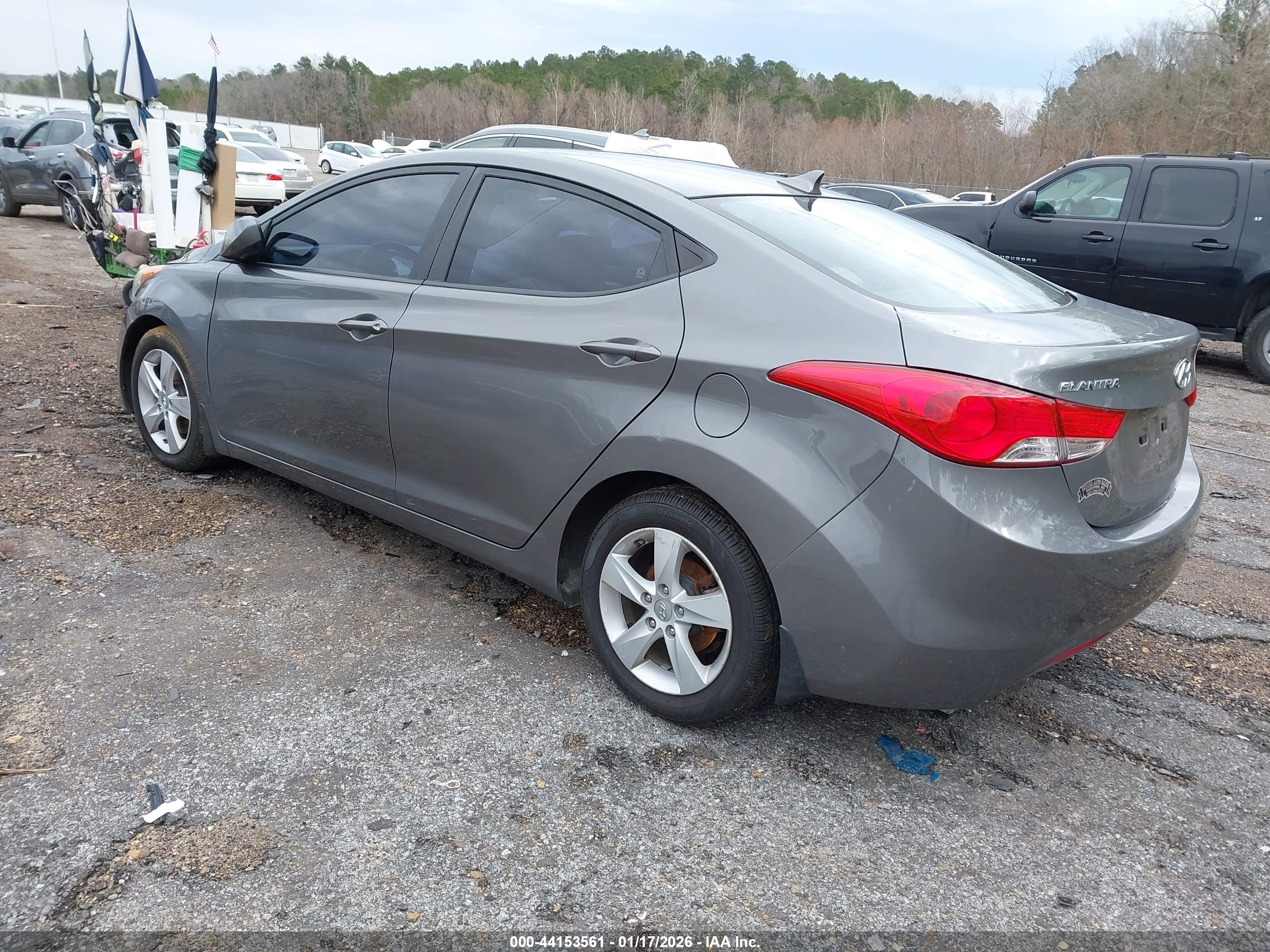 HYUNDAI ELANTRA image 3