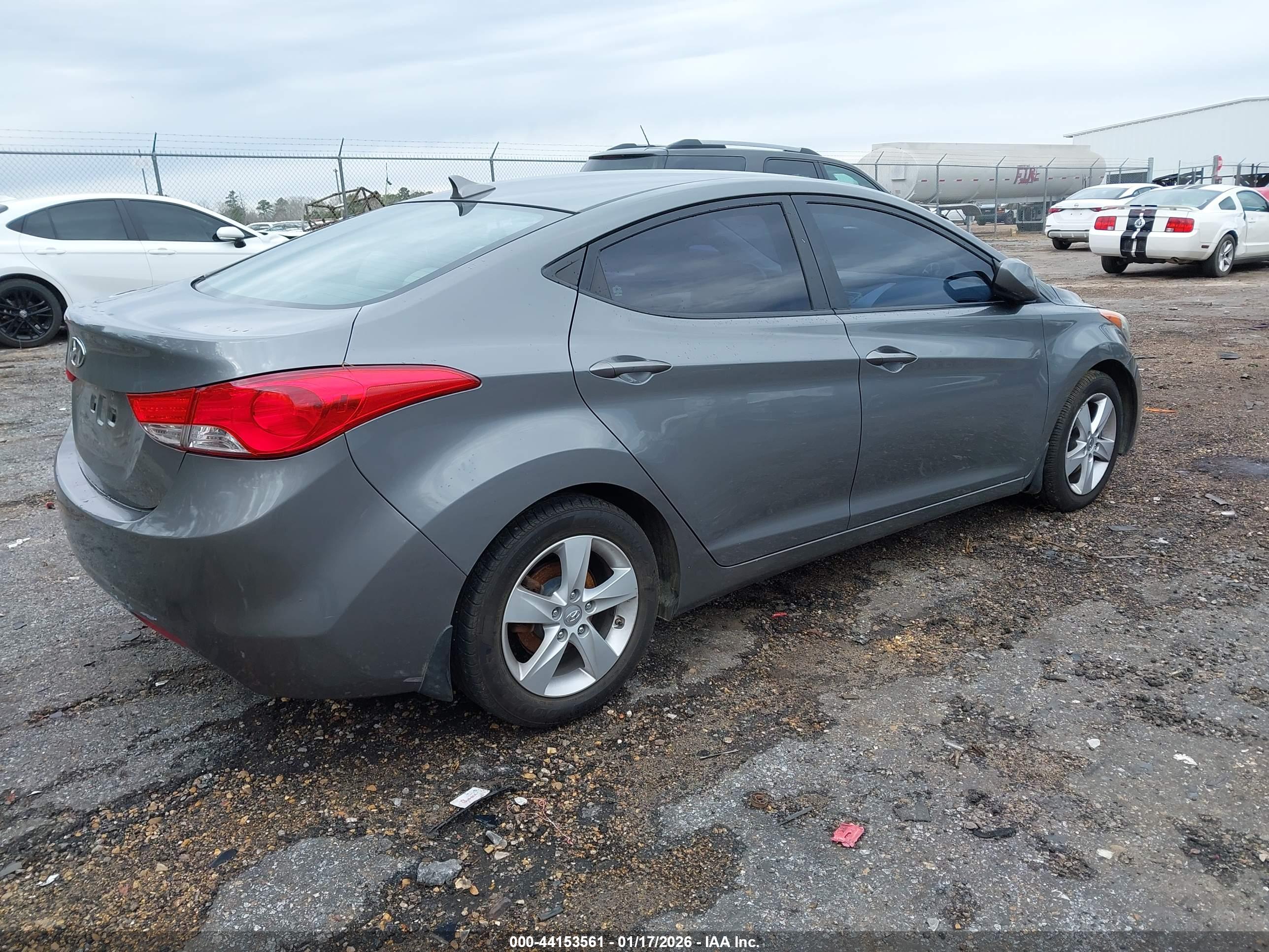 HYUNDAI ELANTRA image 4