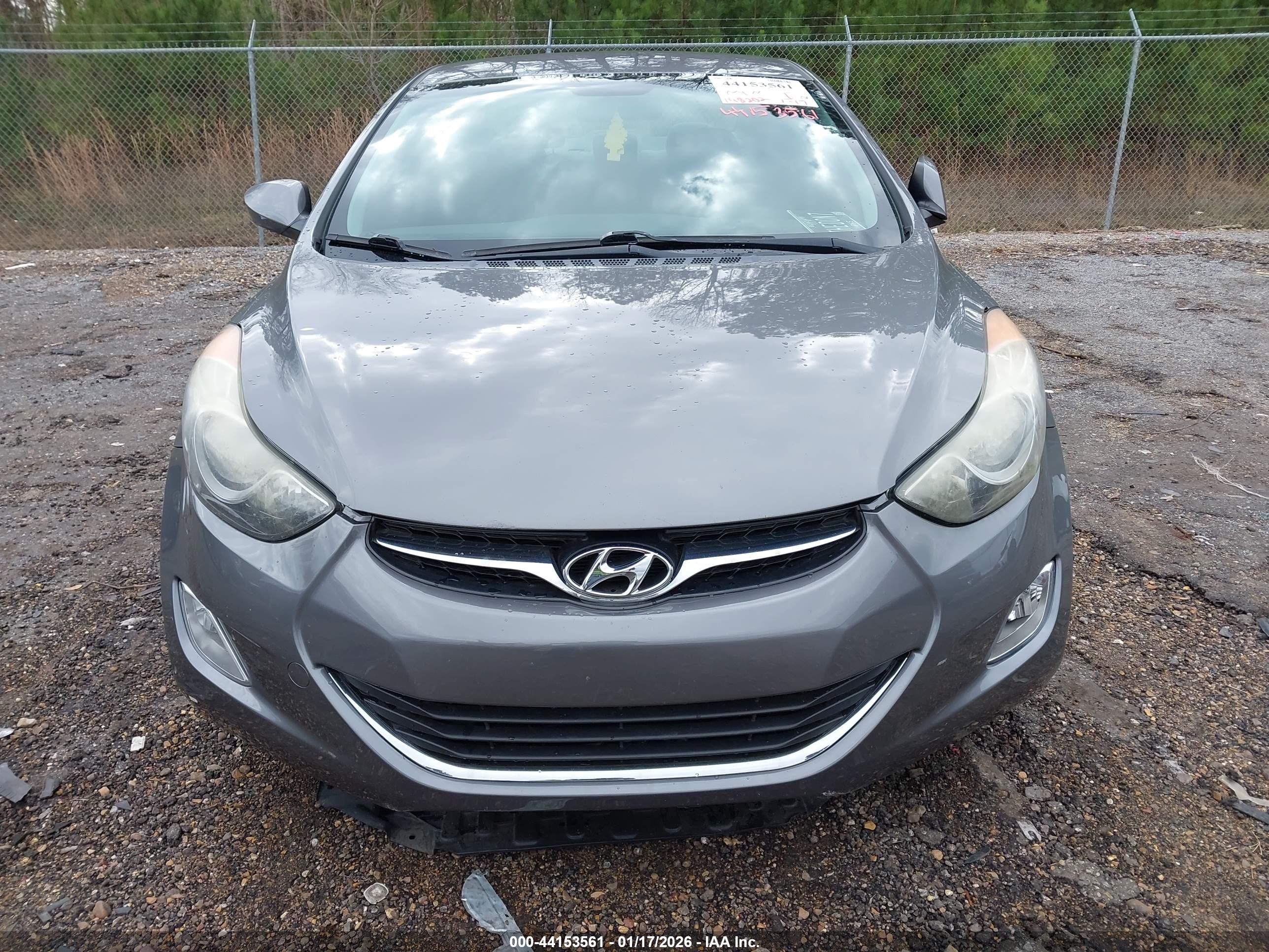 HYUNDAI ELANTRA image 6