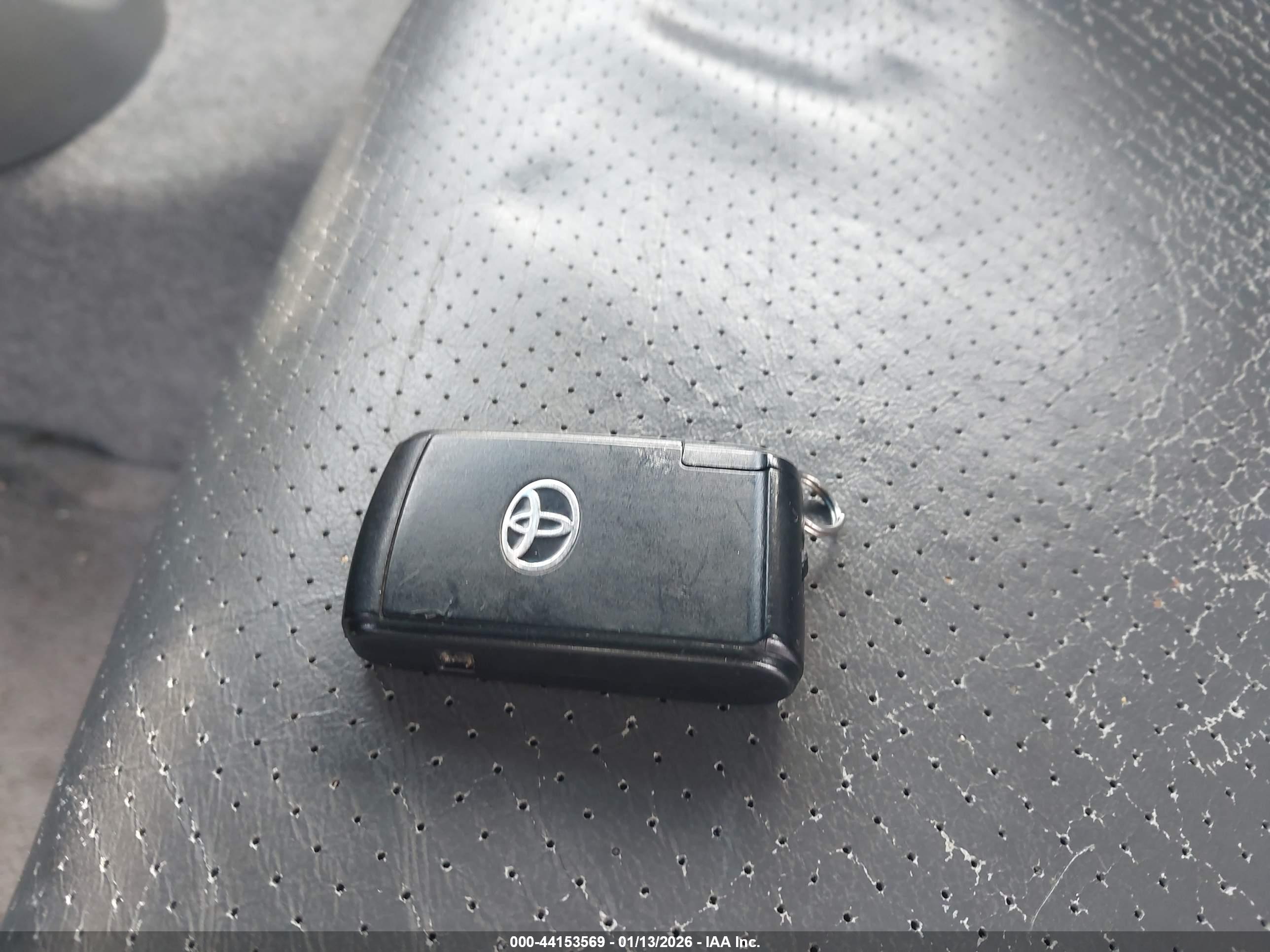 TOYOTA PRIUS image 11
