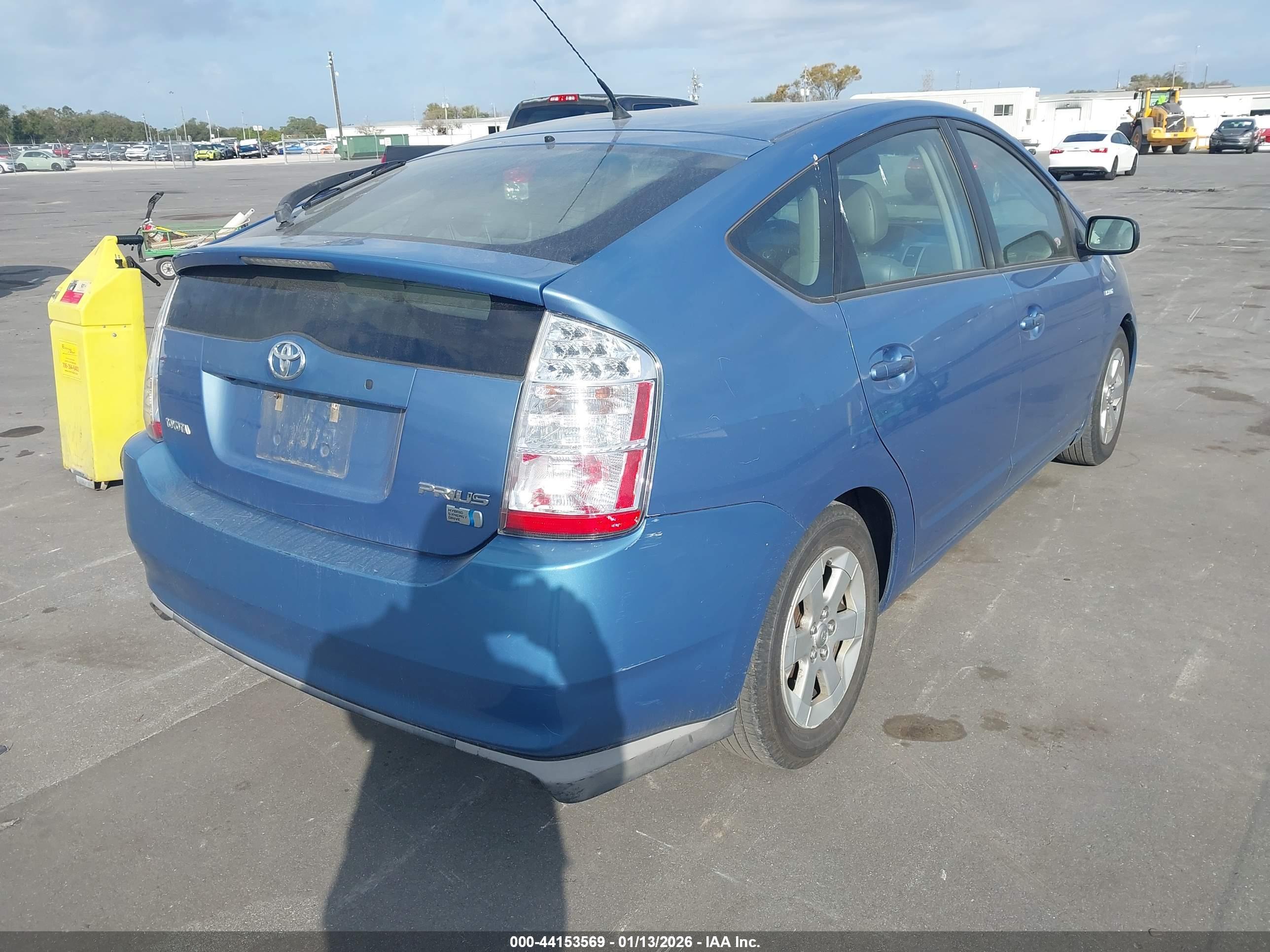 TOYOTA PRIUS image 4