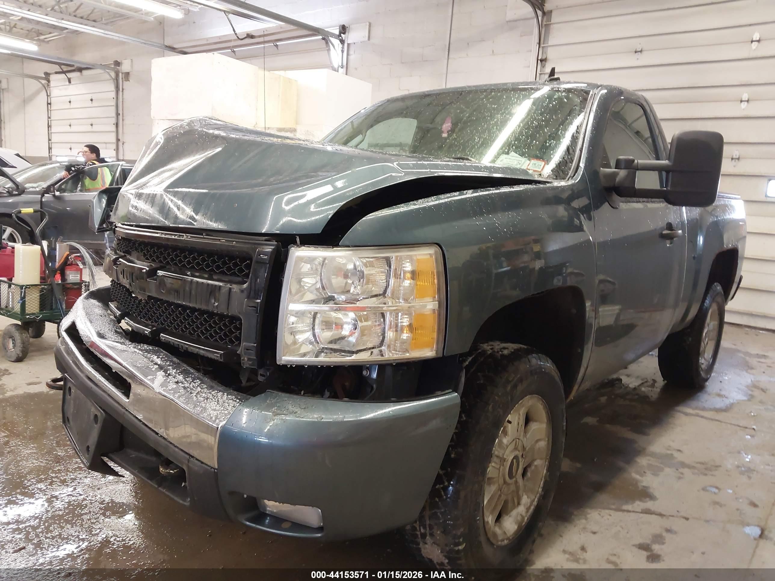 CHEVROLET SILVERADO image 2