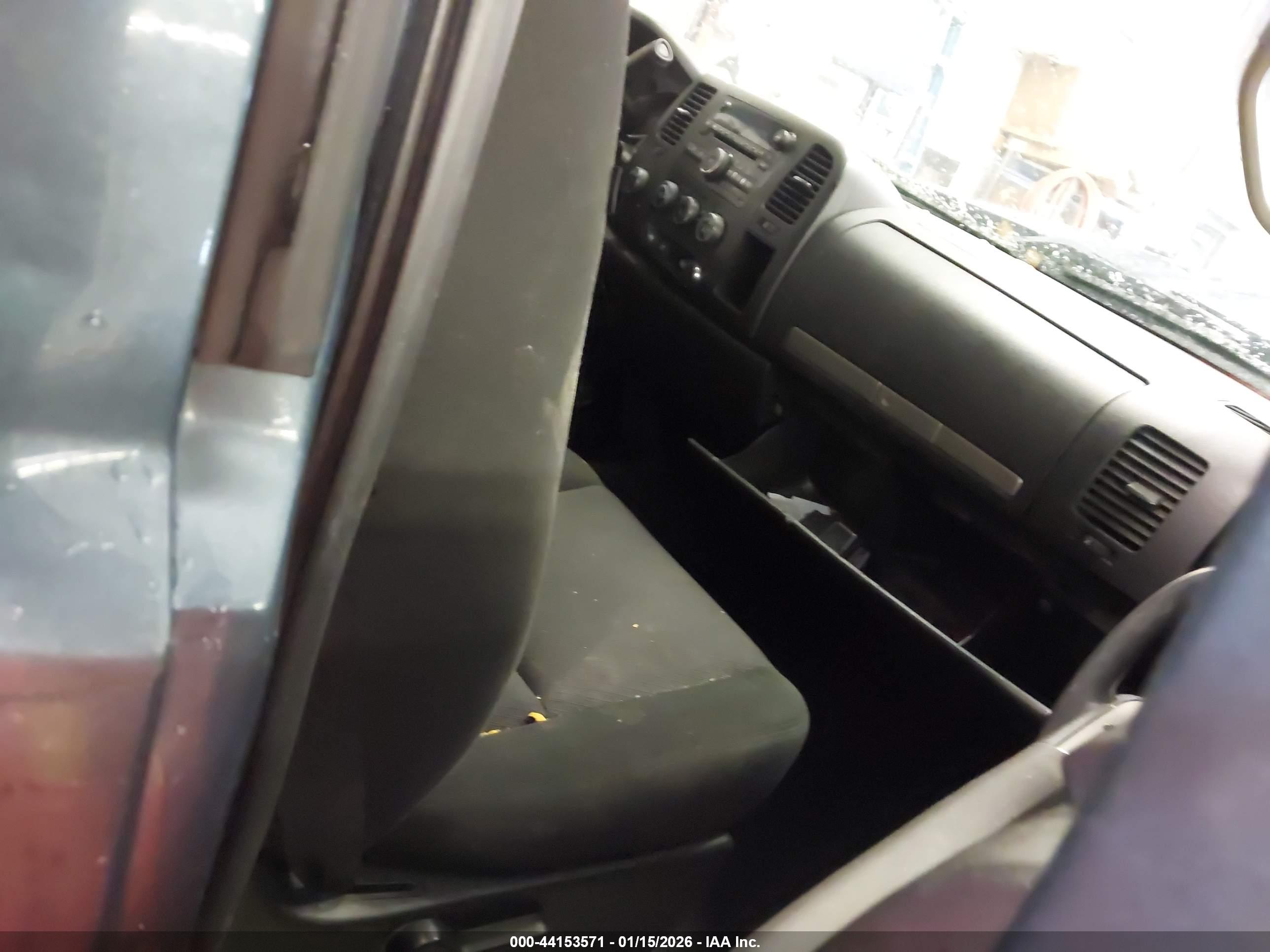 CHEVROLET SILVERADO image 5