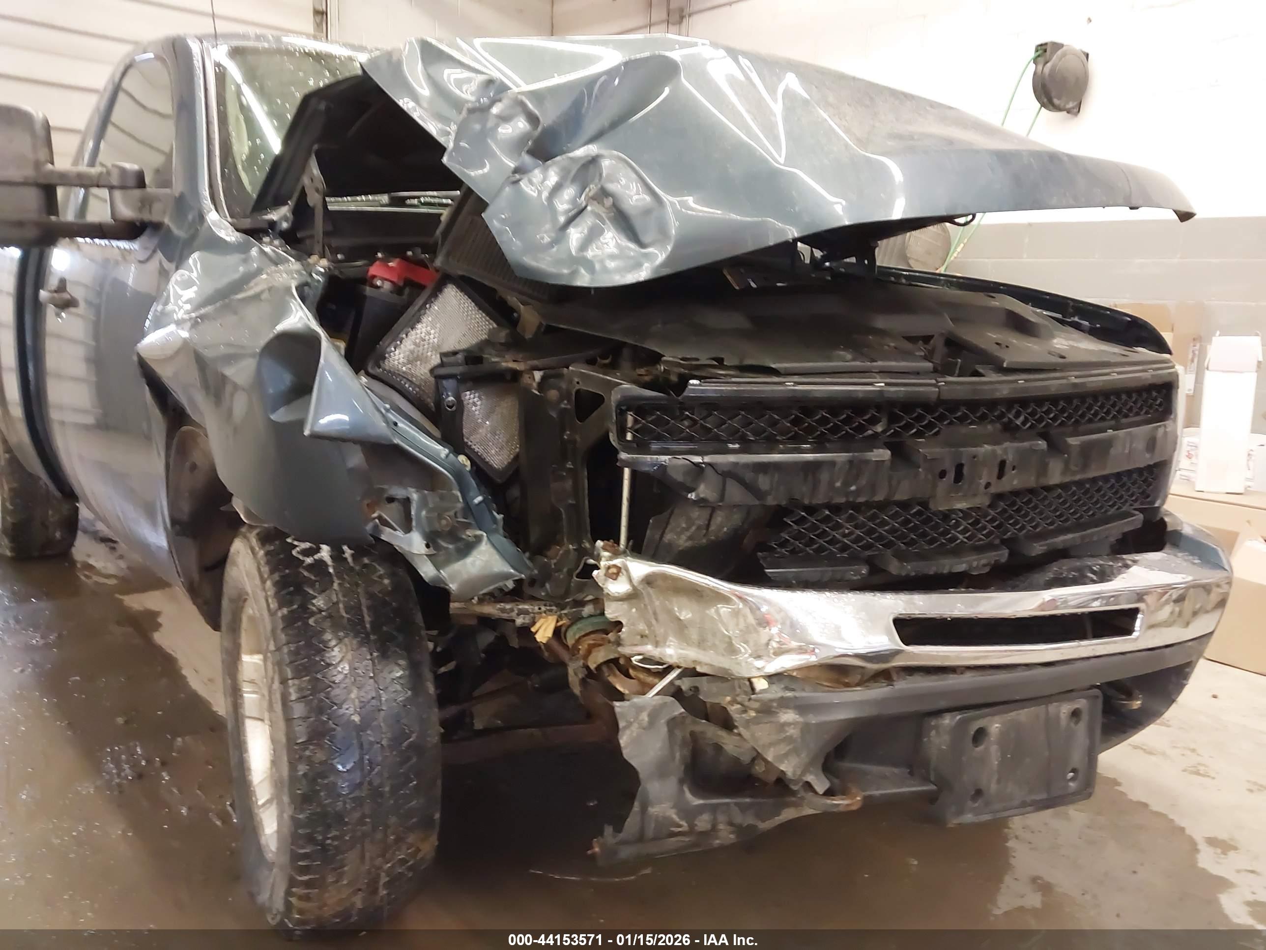 CHEVROLET SILVERADO image 6