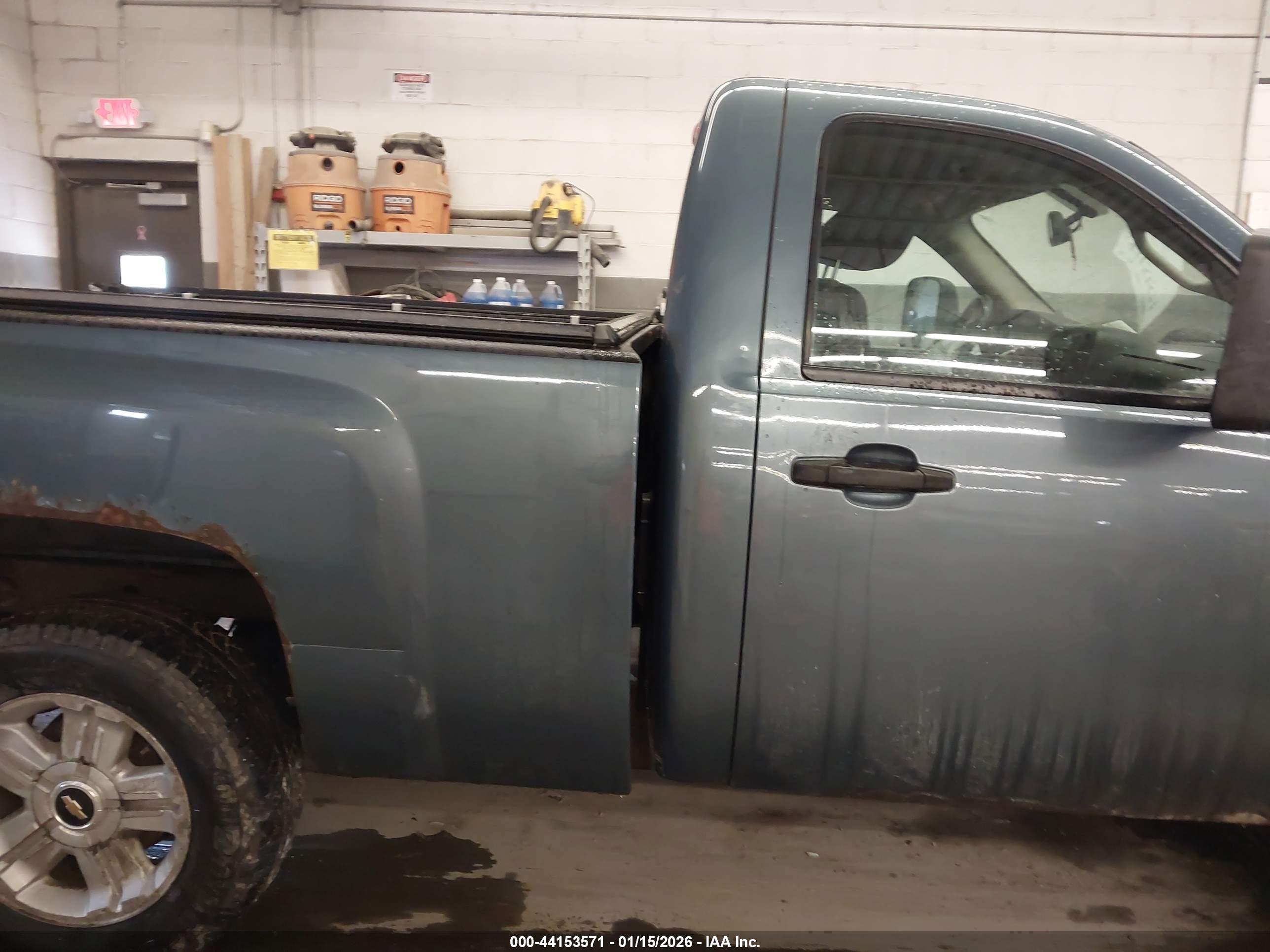 CHEVROLET SILVERADO image 8