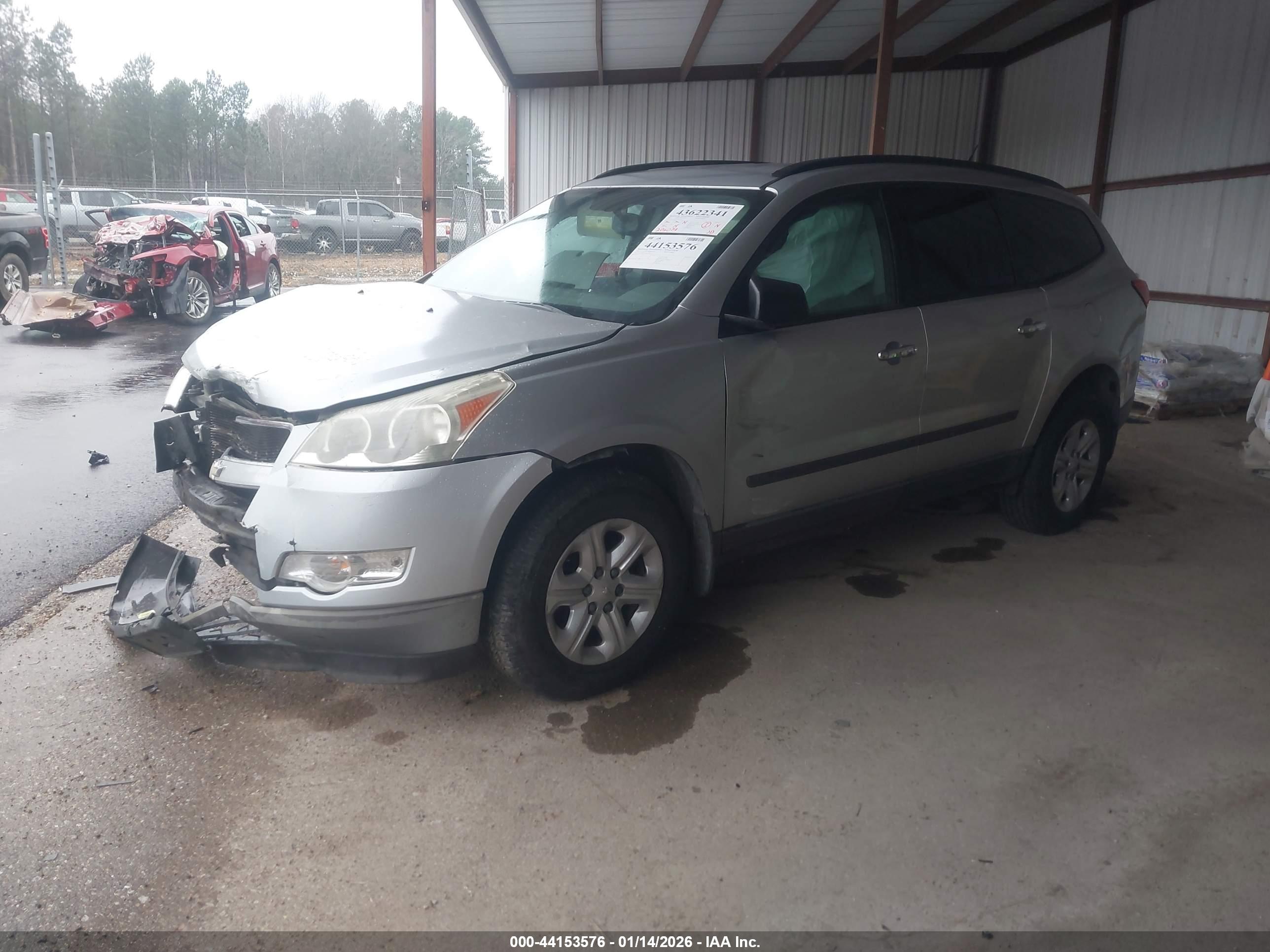 CHEVROLET TRAVERSE image 2