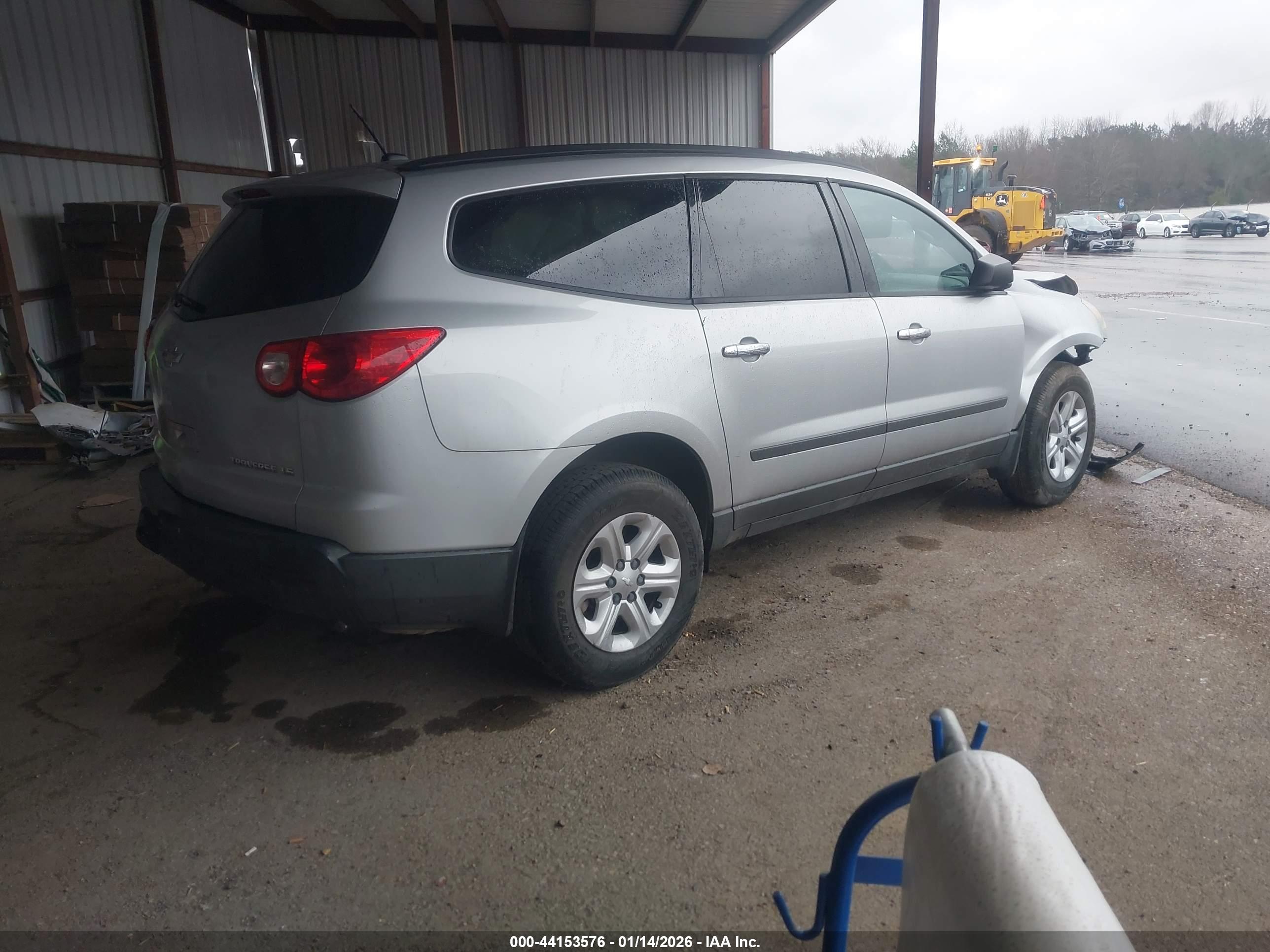 CHEVROLET TRAVERSE image 4