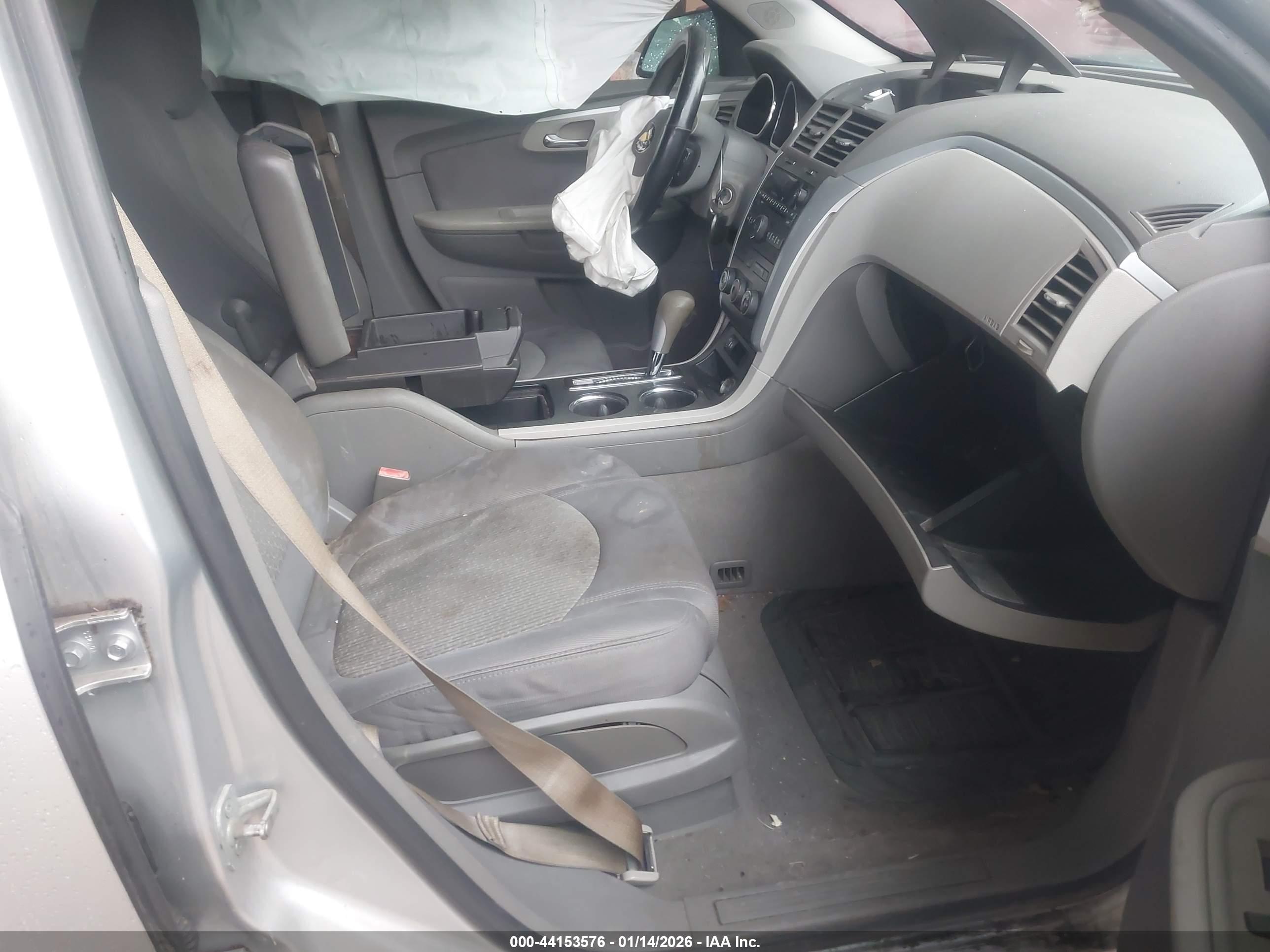 CHEVROLET TRAVERSE image 5