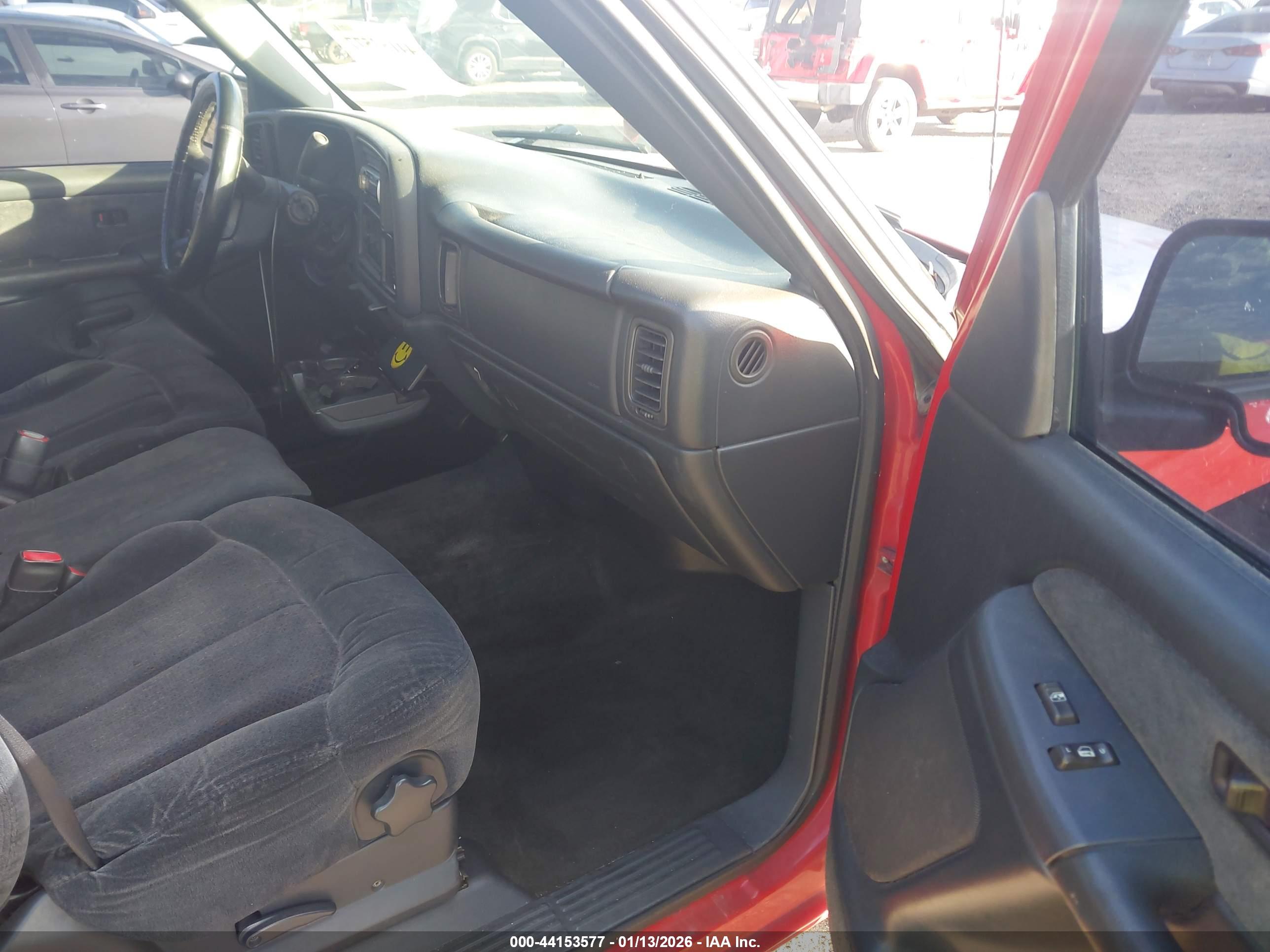 CHEVROLET SILVERADO image 5